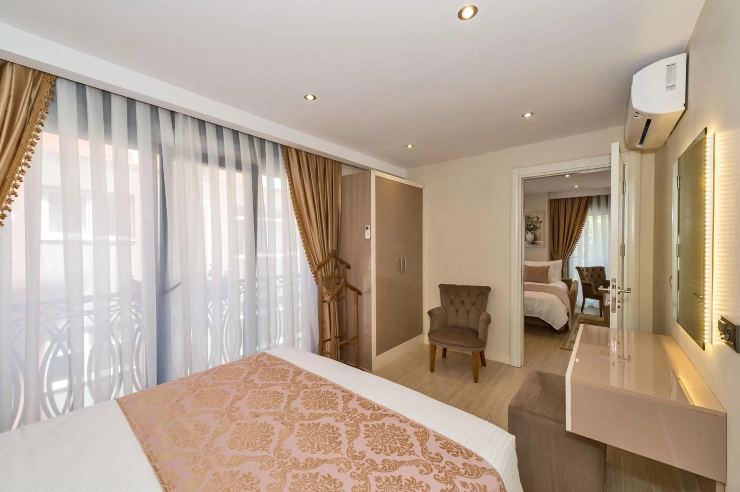 Bedroom, Bed in Gen Suites