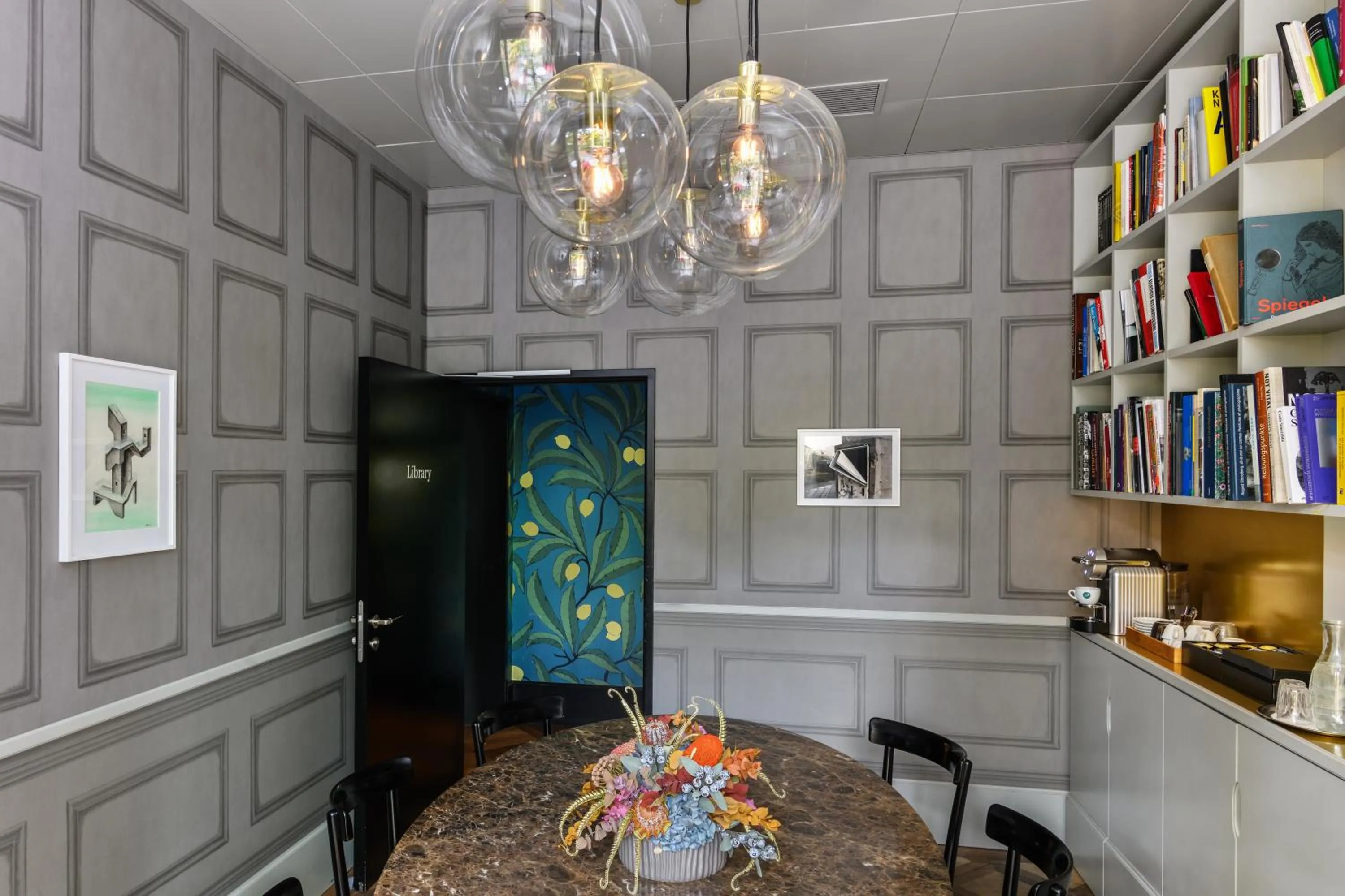 Library in Boutique & Art Hotel Helvetia
