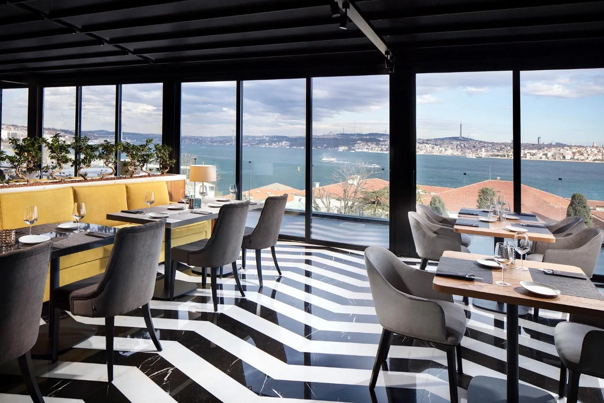 Restaurant/places to eat in Metropolitan Hotels Bosphorus - Special Category