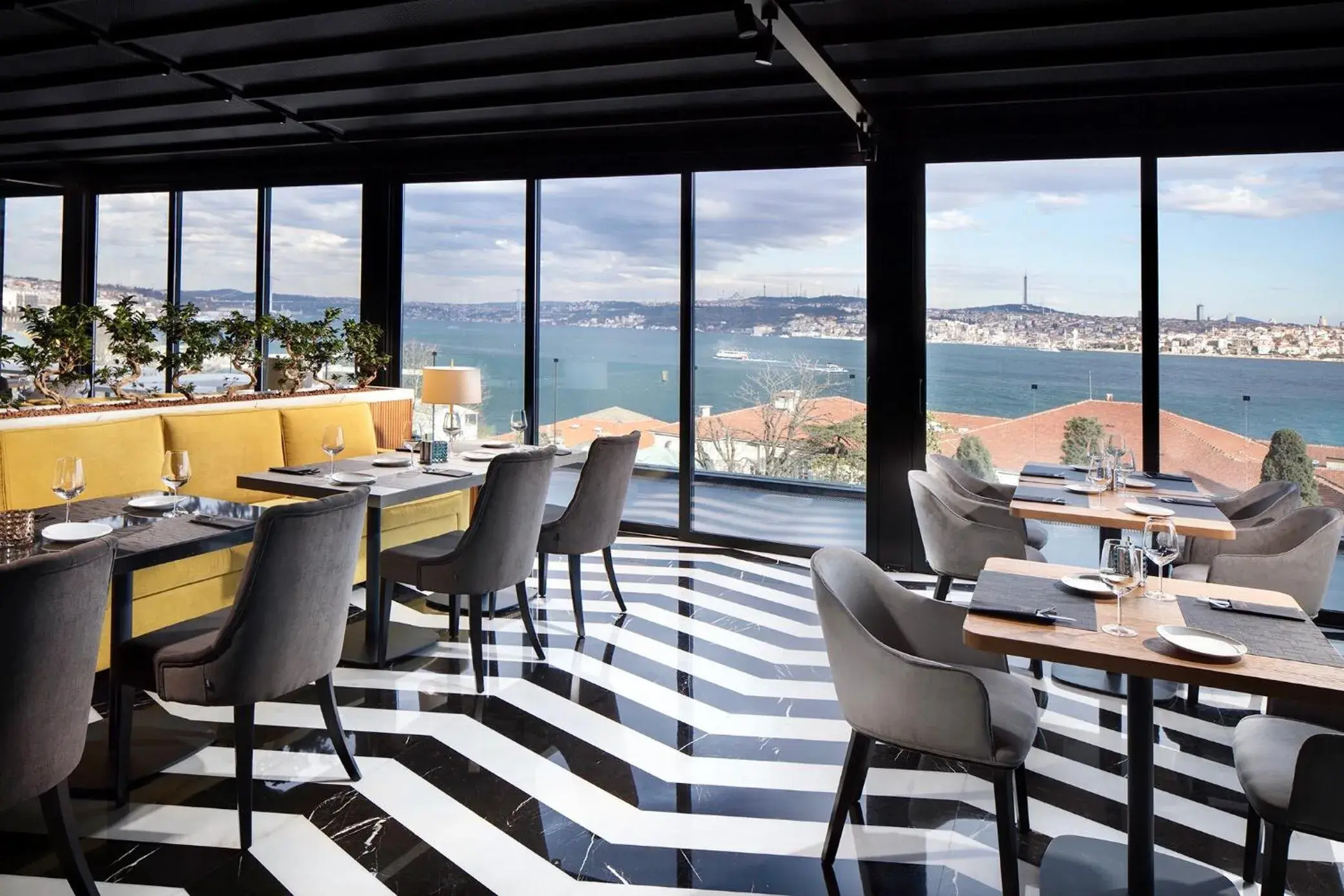 Restaurant/places to eat in Metropolitan Hotels Bosphorus - Special Category Restaurant/places to eat in Metropolitan Hotels Bosphorus - Special Category
