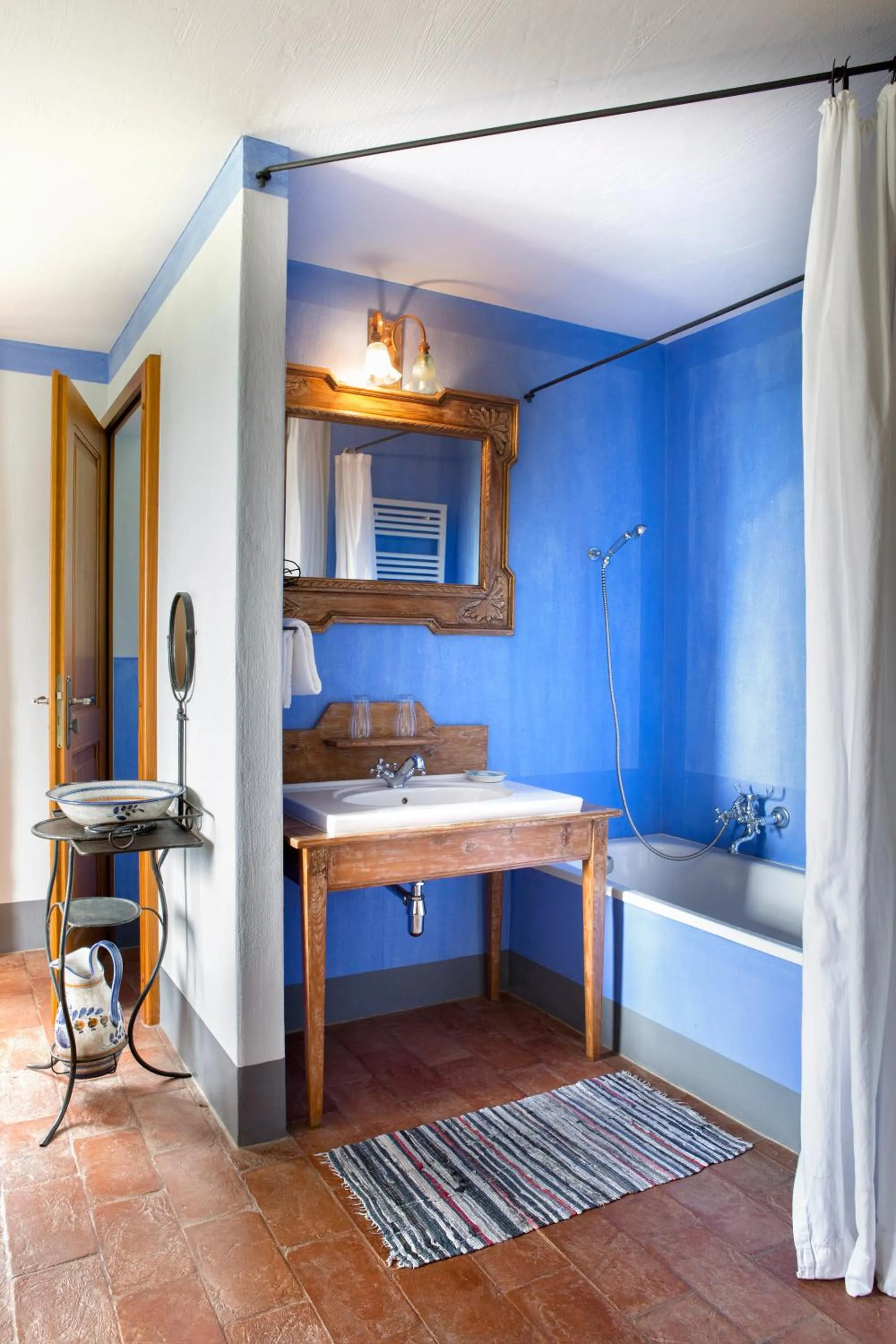 Bathroom in Fattoria l'Amorosa