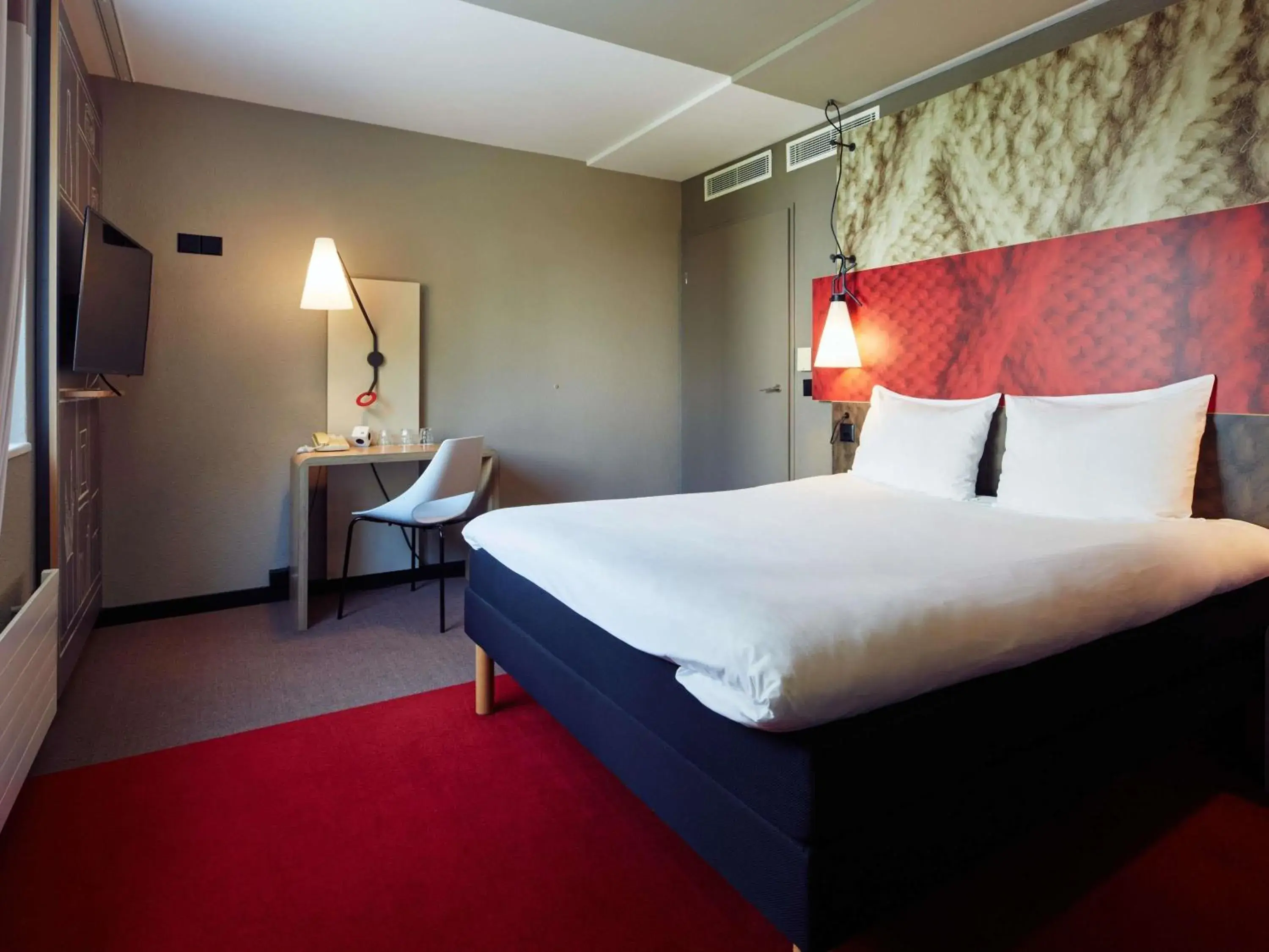 Bedroom, Bed in ibis Zürich Messe Airport Bedroom, Bed in ibis Zürich Messe Airport