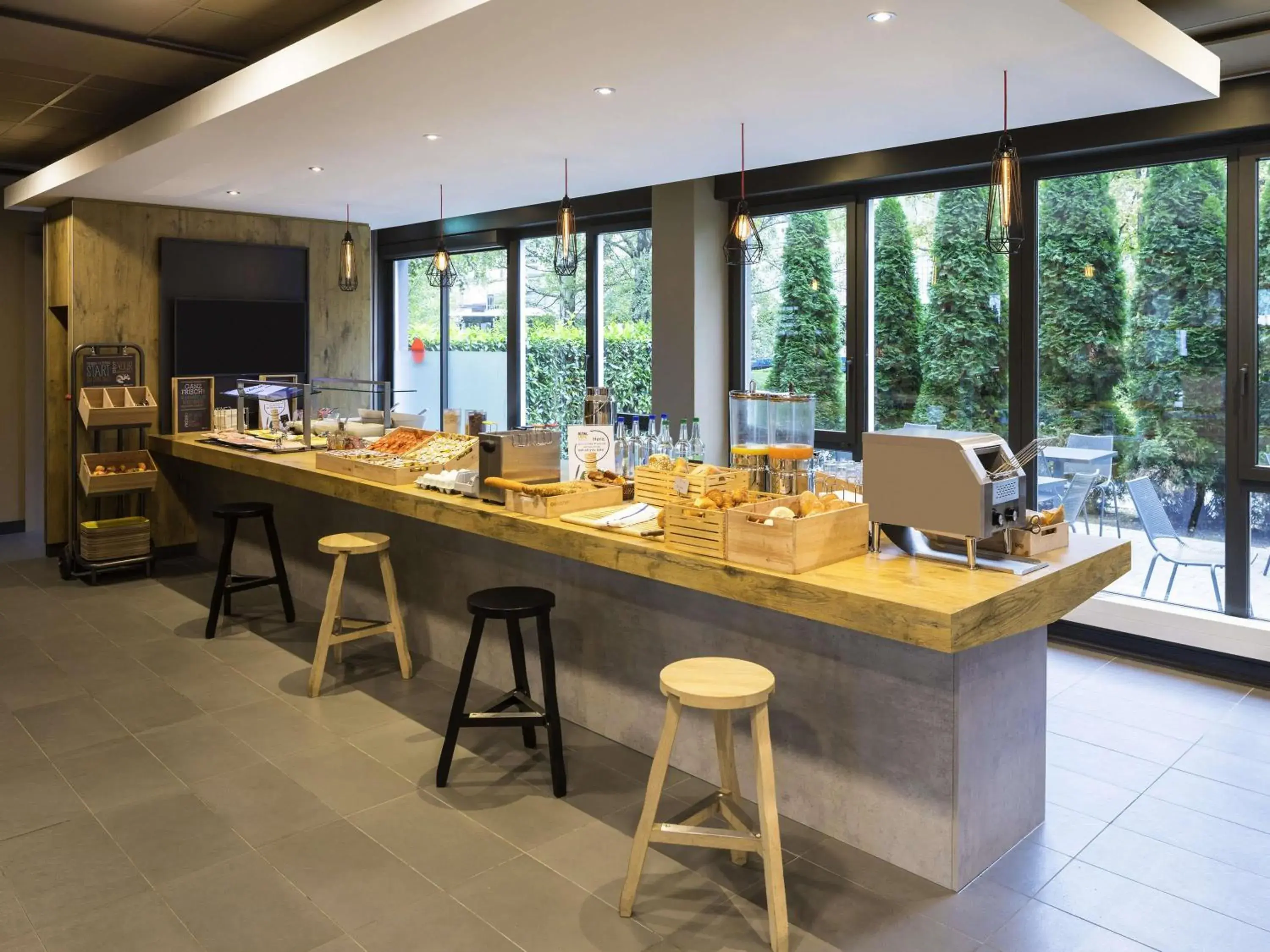 Restaurant/places to eat in ibis Zürich Messe Airport Restaurant/places to eat in ibis Zürich Messe Airport