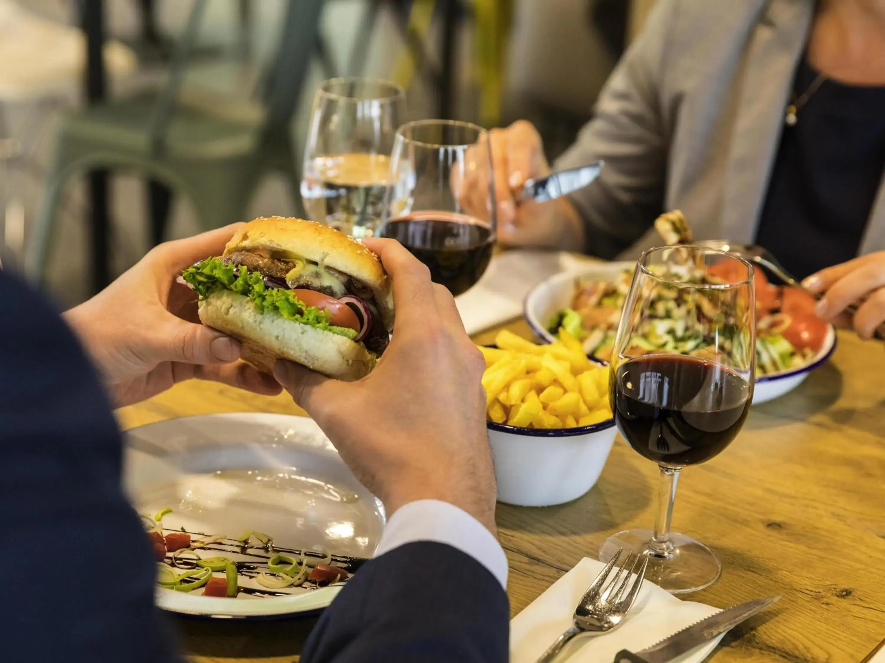 Restaurant/places to eat in ibis Zürich Messe Airport Restaurant/places to eat in ibis Zürich Messe Airport