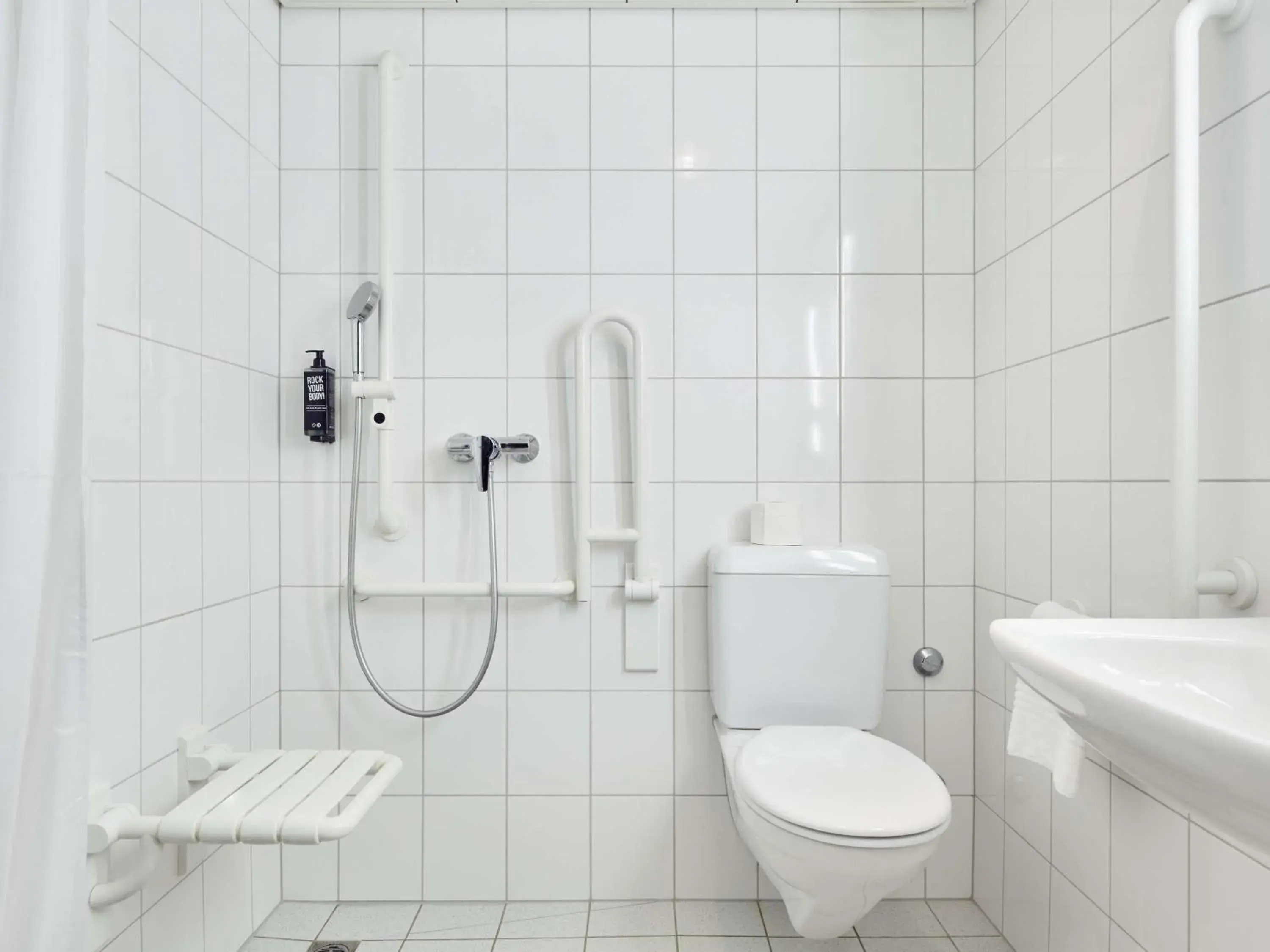 Bedroom in ibis Zürich Messe Airport Bedroom in ibis Zürich Messe Airport