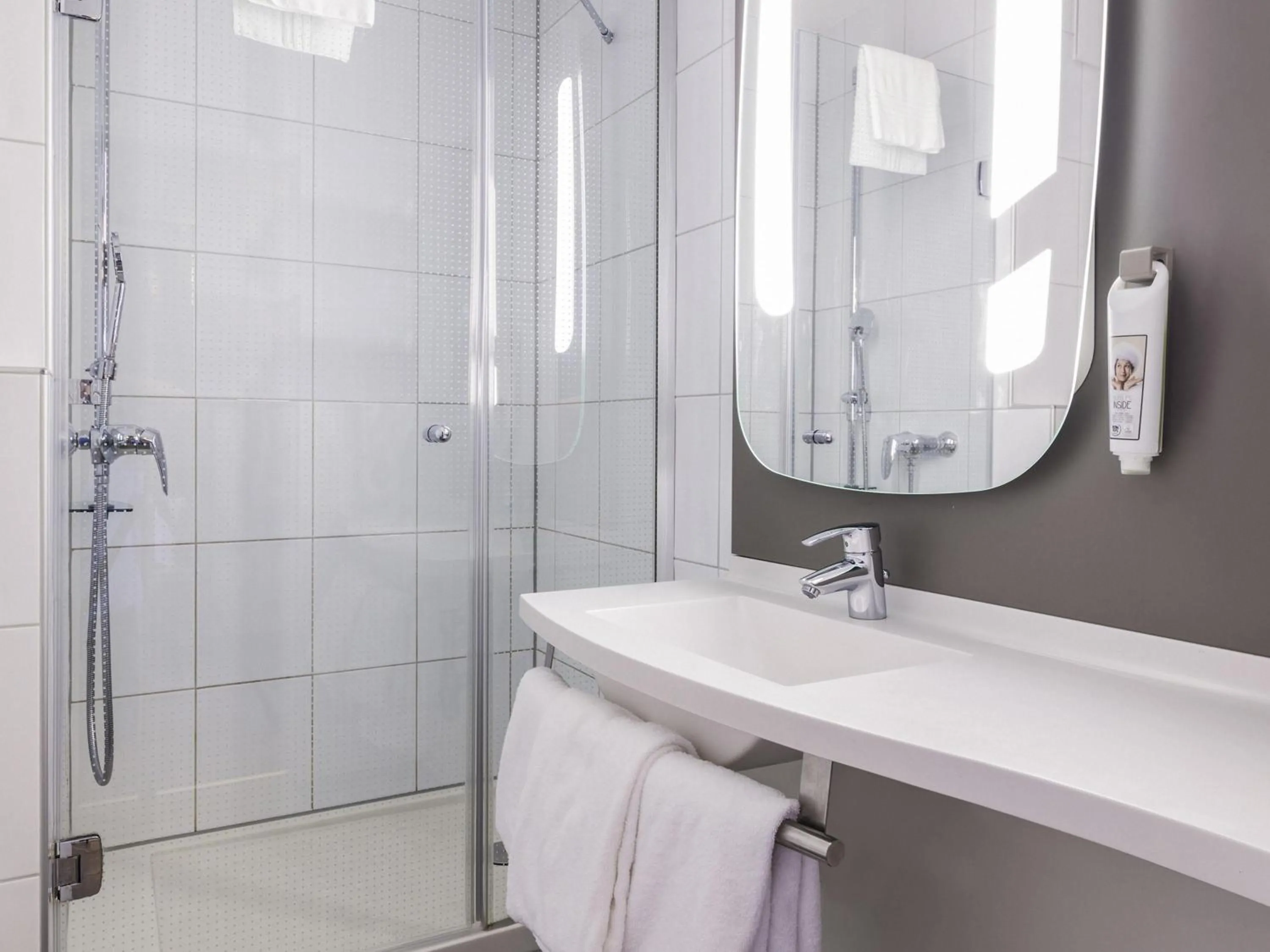 Bedroom in ibis Zürich Messe Airport