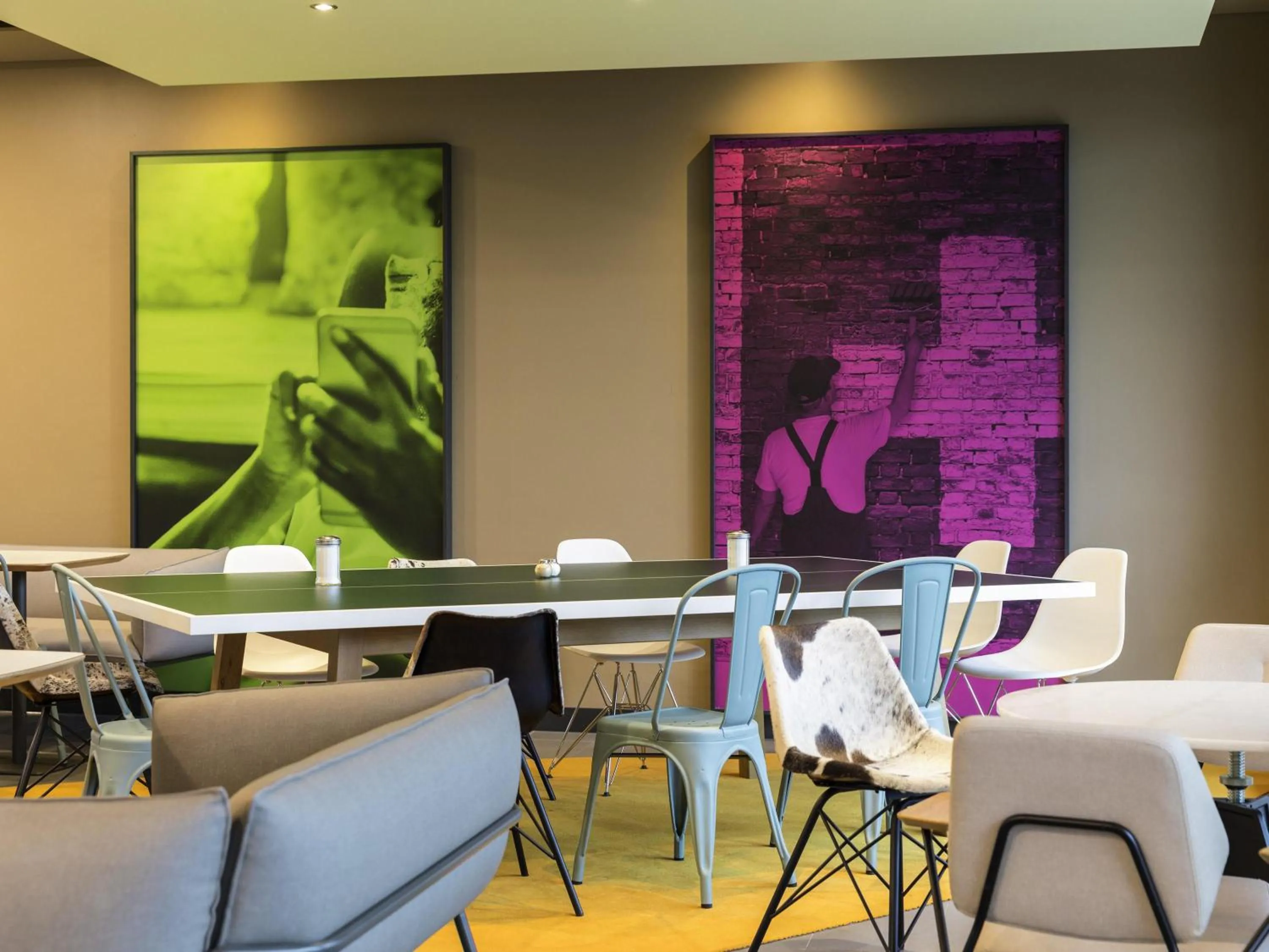 Restaurant/places to eat in ibis Zürich Messe Airport