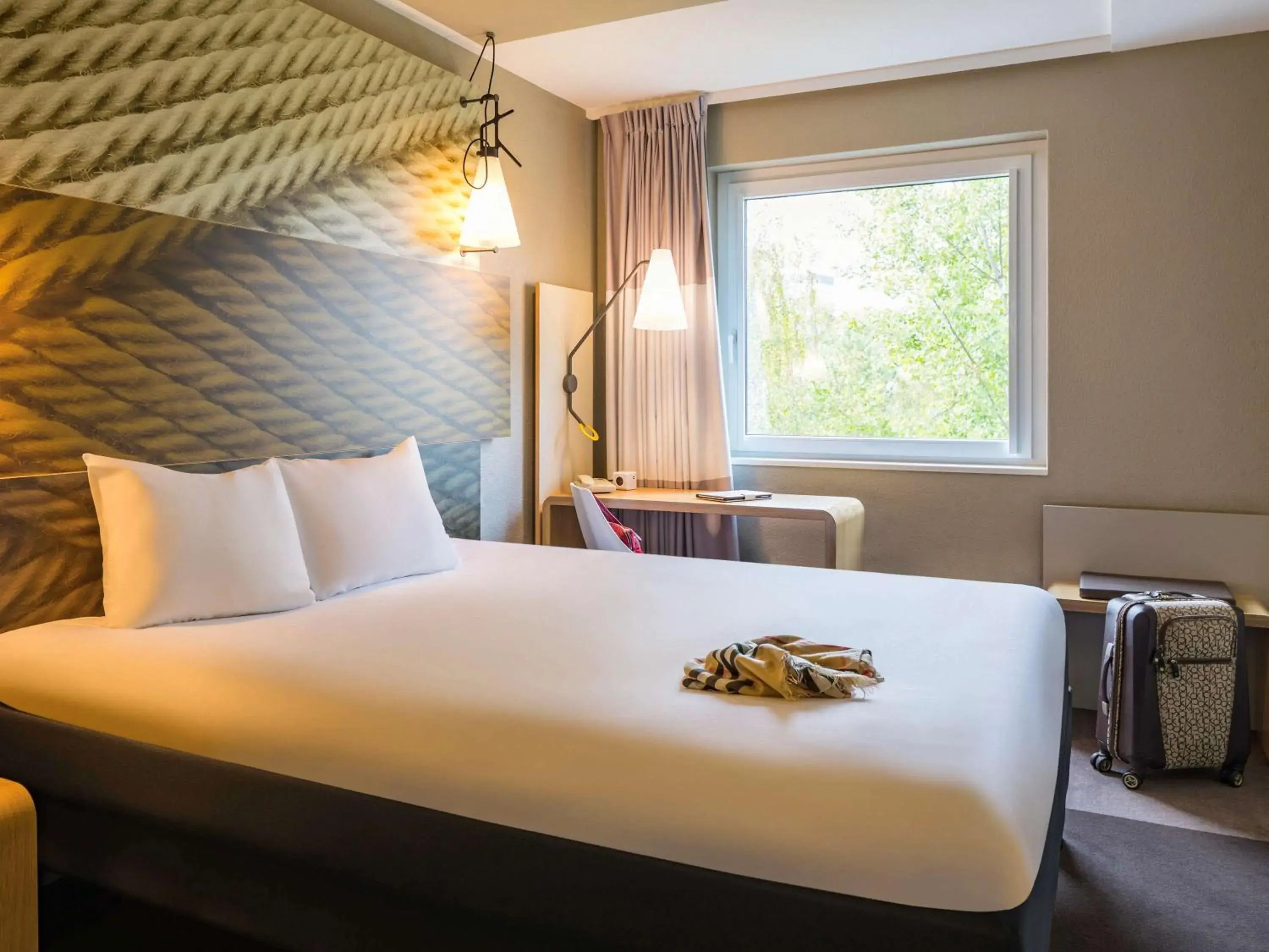 Photo of the whole room, Bed in ibis Zürich Messe Airport Photo of the whole room, Bed in ibis Zürich Messe Airport