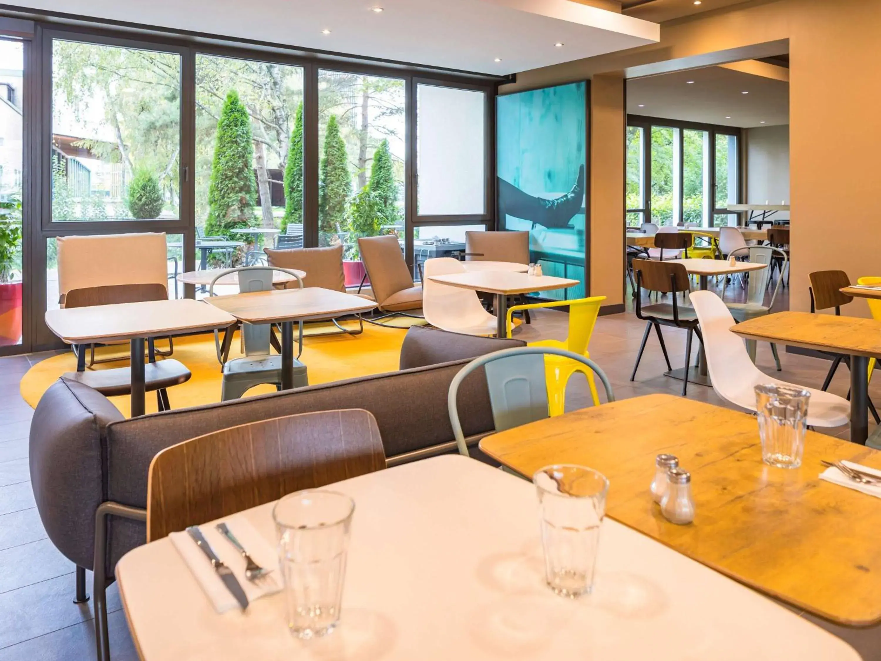 Restaurant/places to eat in ibis Zürich Messe Airport Restaurant/places to eat in ibis Zürich Messe Airport