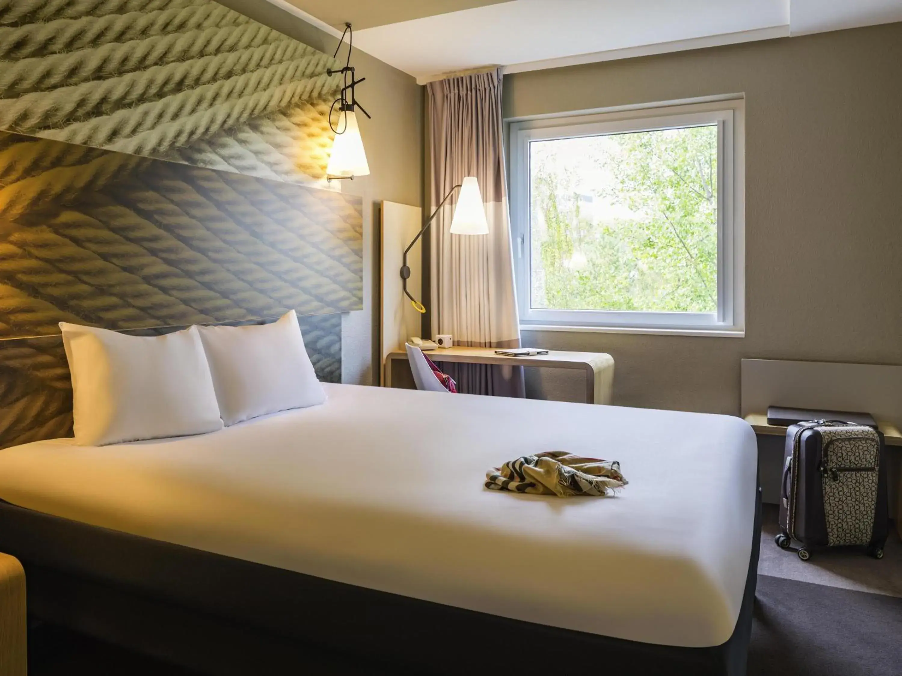 Bedroom, Bed in ibis Zürich Messe Airport Bedroom, Bed in ibis Zürich Messe Airport