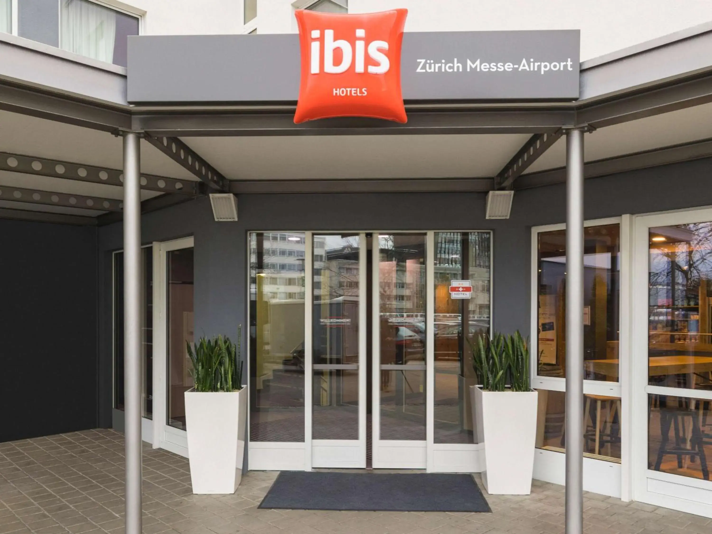 Property building in ibis Zürich Messe Airport Property building in ibis Zürich Messe Airport