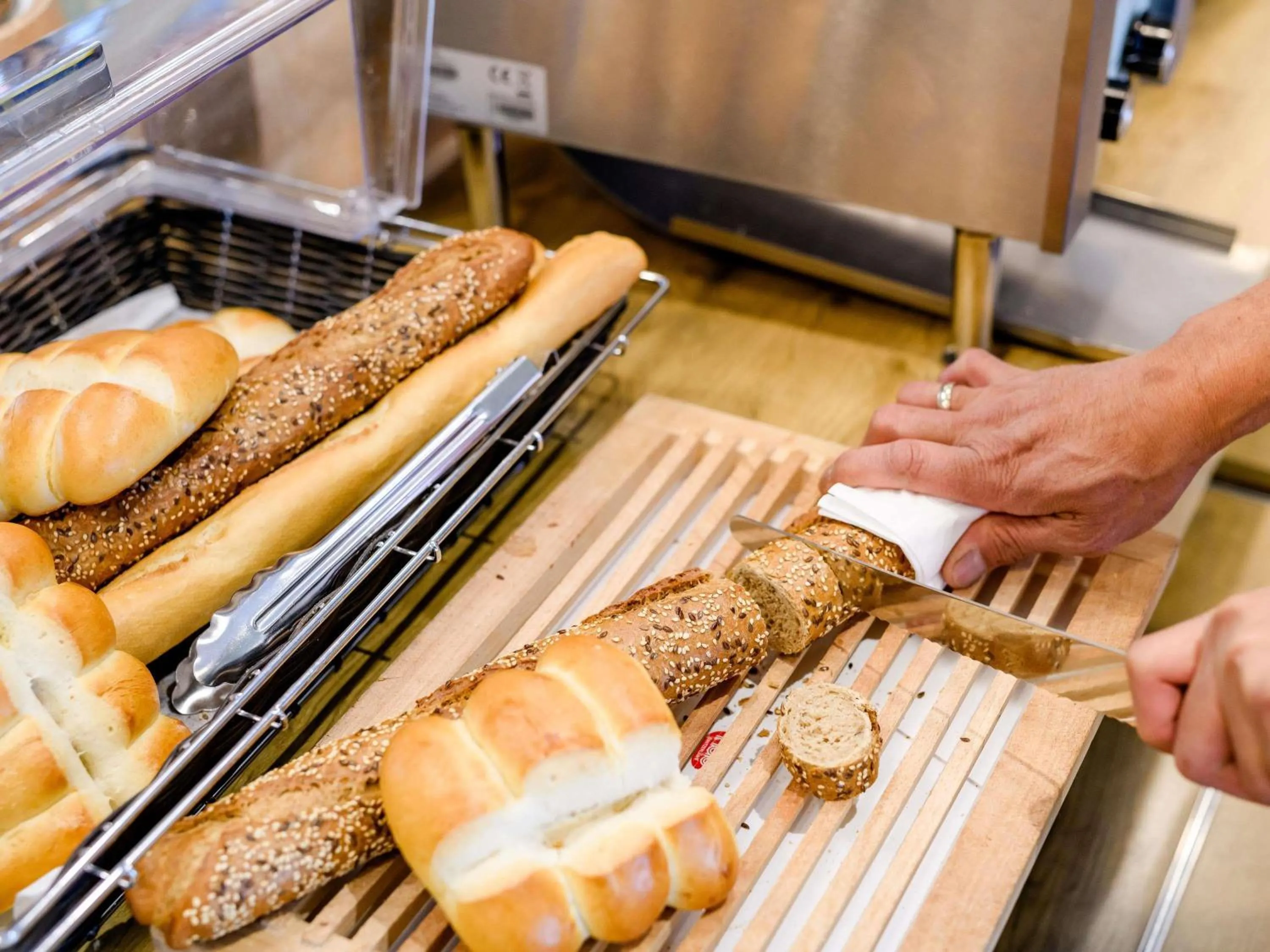 Breakfast in ibis Zürich City West