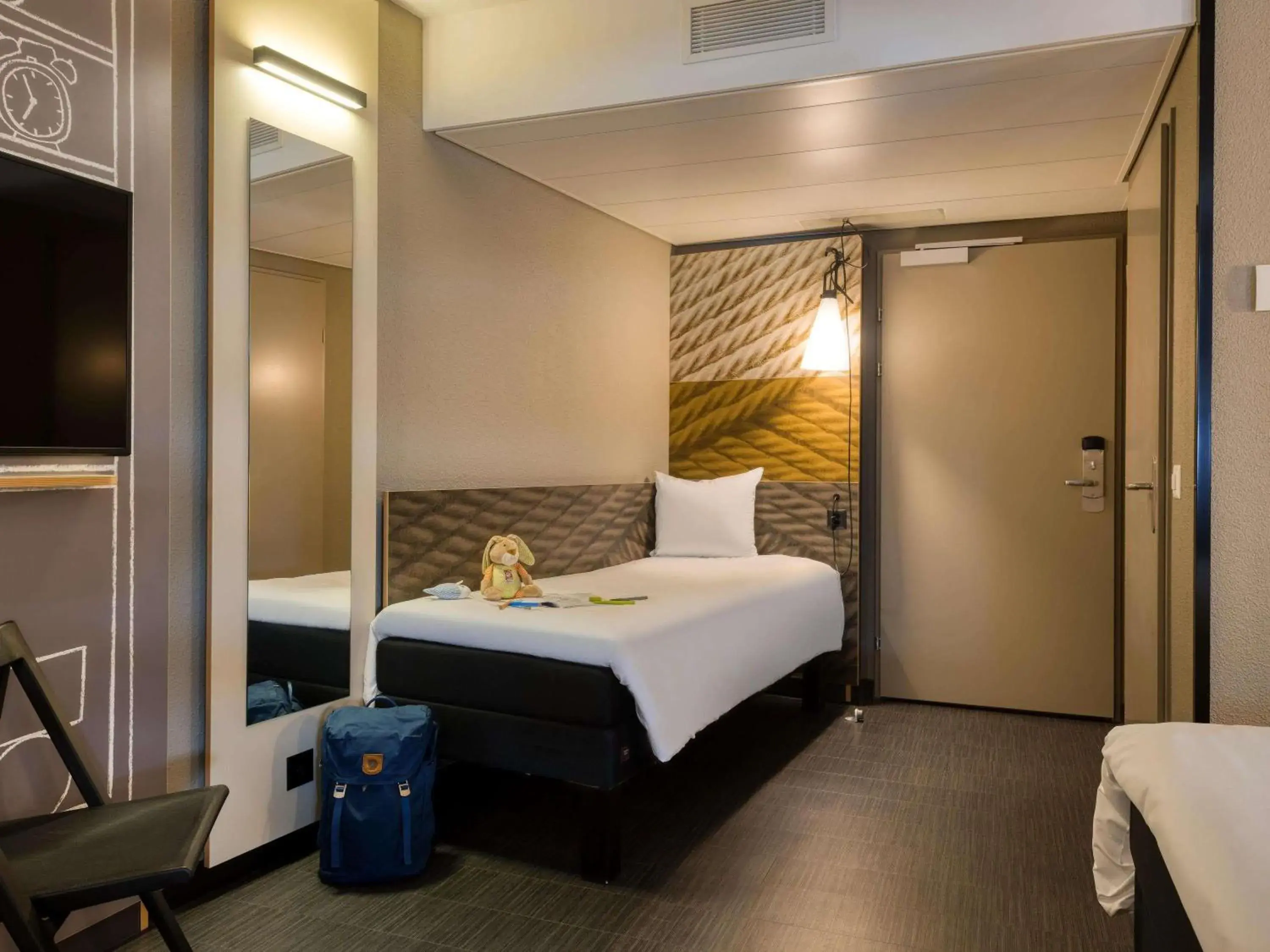 Bedroom, Bed in ibis Zürich City West Bedroom, Bed in ibis Zürich City West