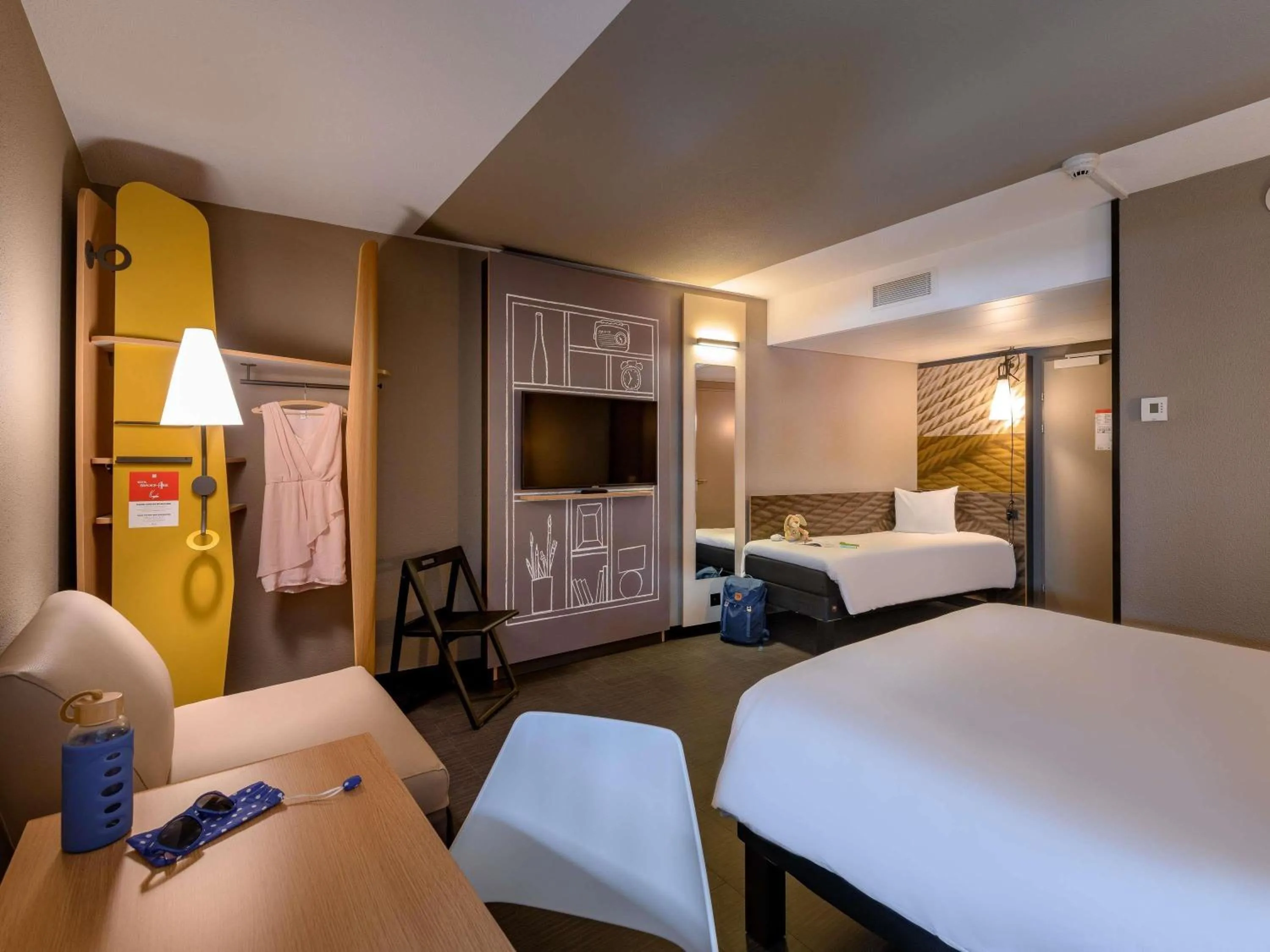 Bedroom, Bed in ibis Zürich City West