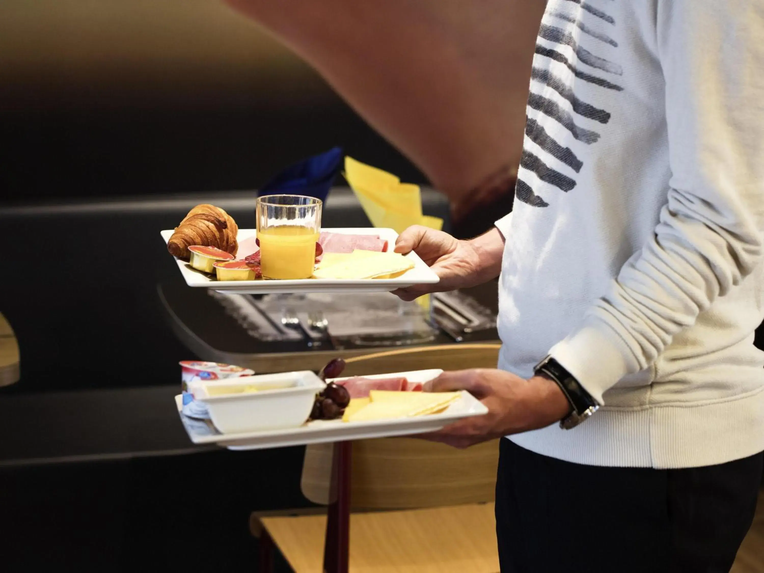 Breakfast in ibis Zürich City West Breakfast in ibis Zürich City West