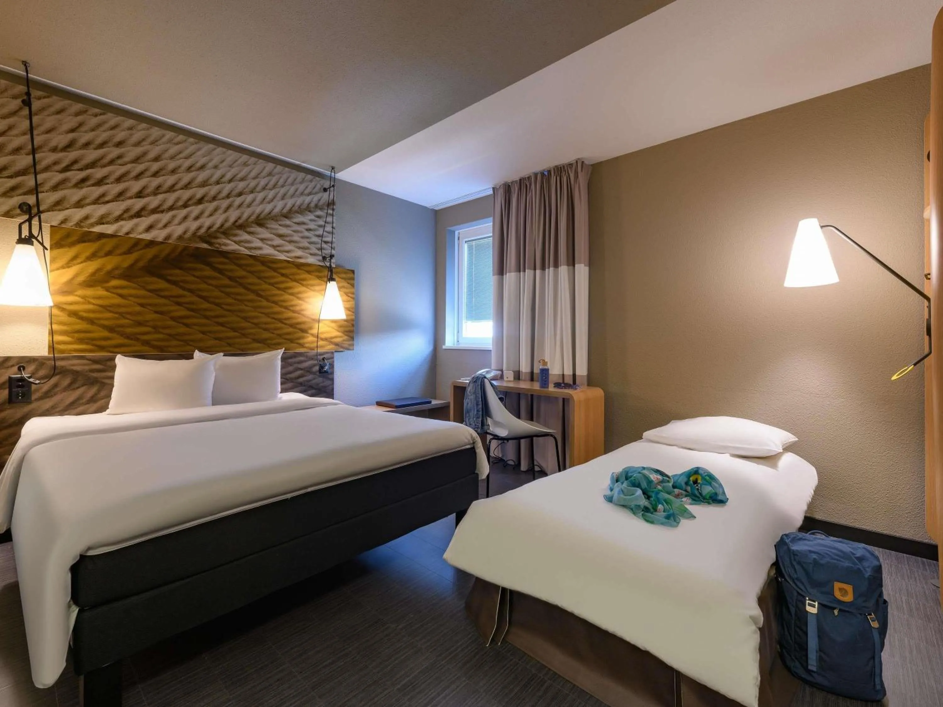 Bedroom, Bed in ibis Zürich City West