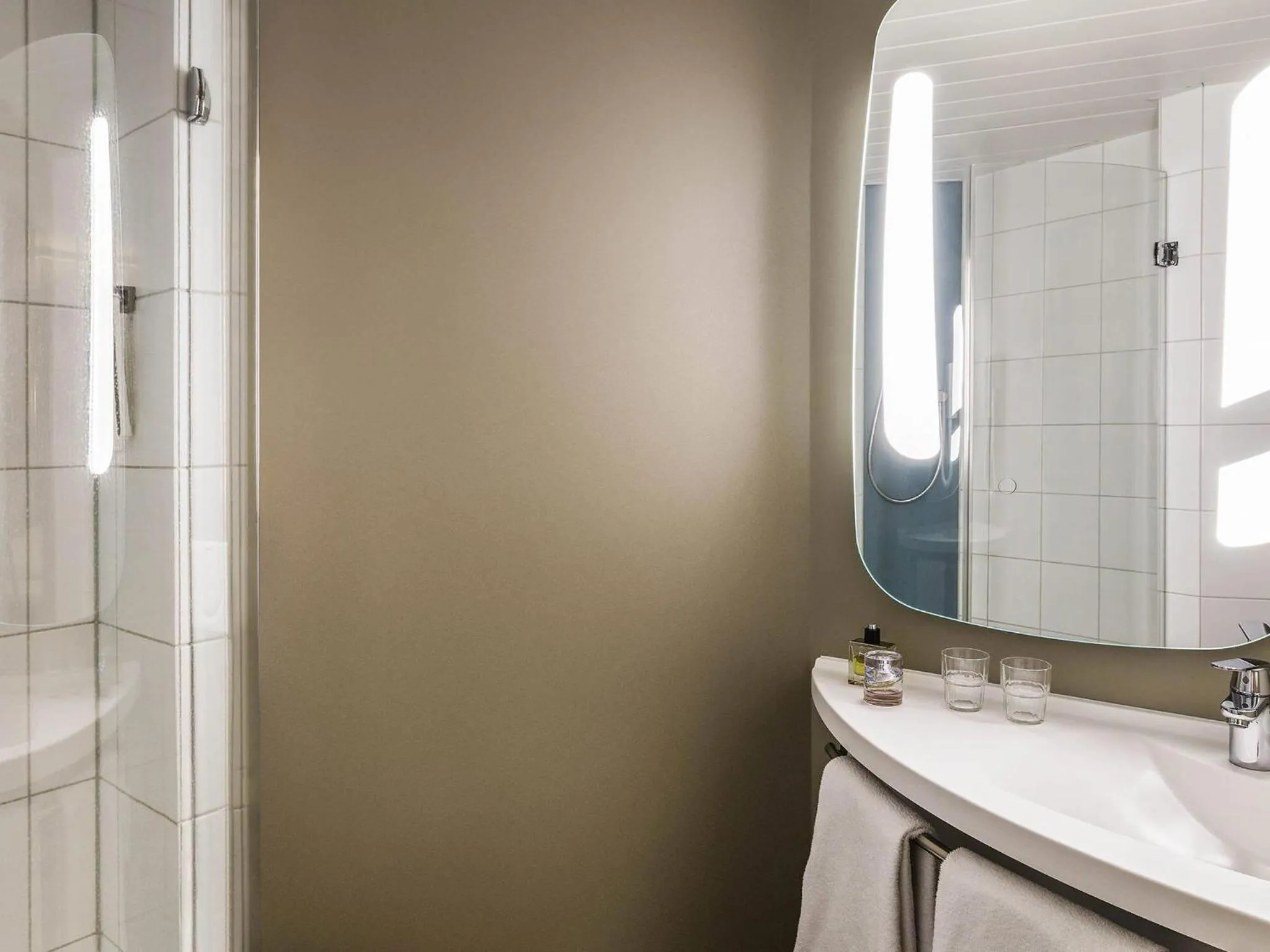 Bedroom in ibis Winterthur City