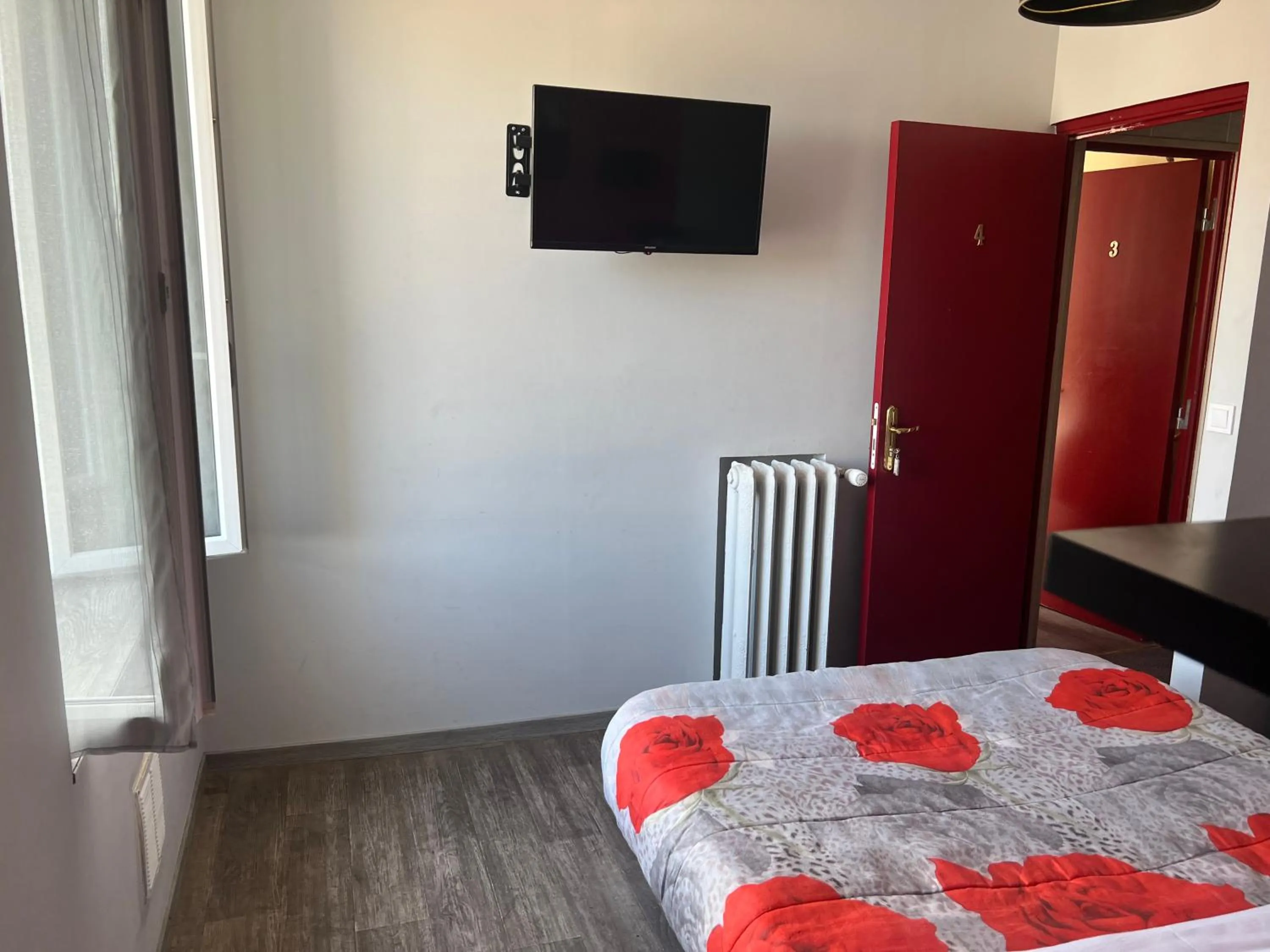 TV and multimedia, Bed in Hôtel des 2 Gares