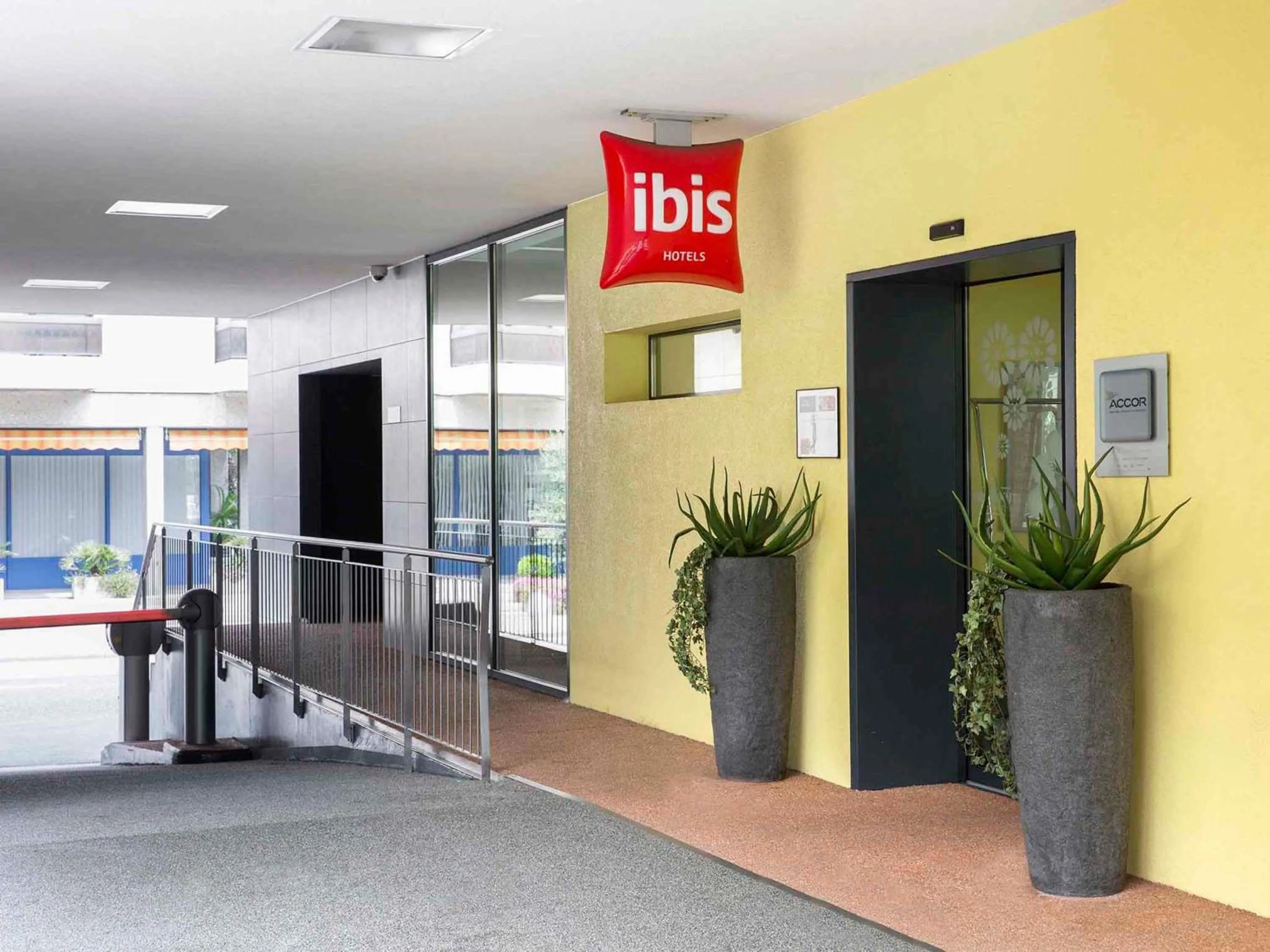 Property building in ibis Locarno
