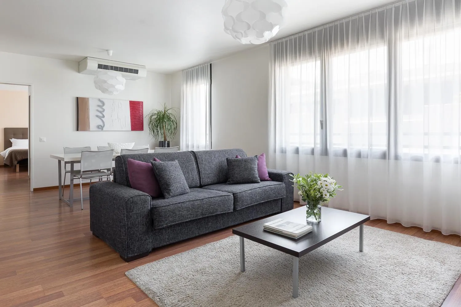 Dining area in ibis Locarno