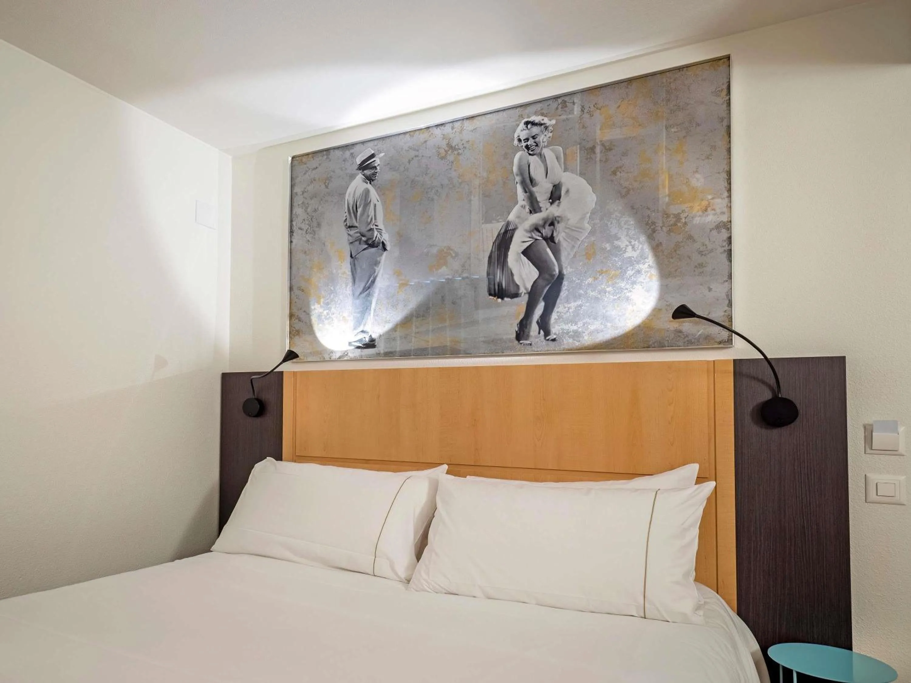 Bedroom, Bed in ibis Locarno