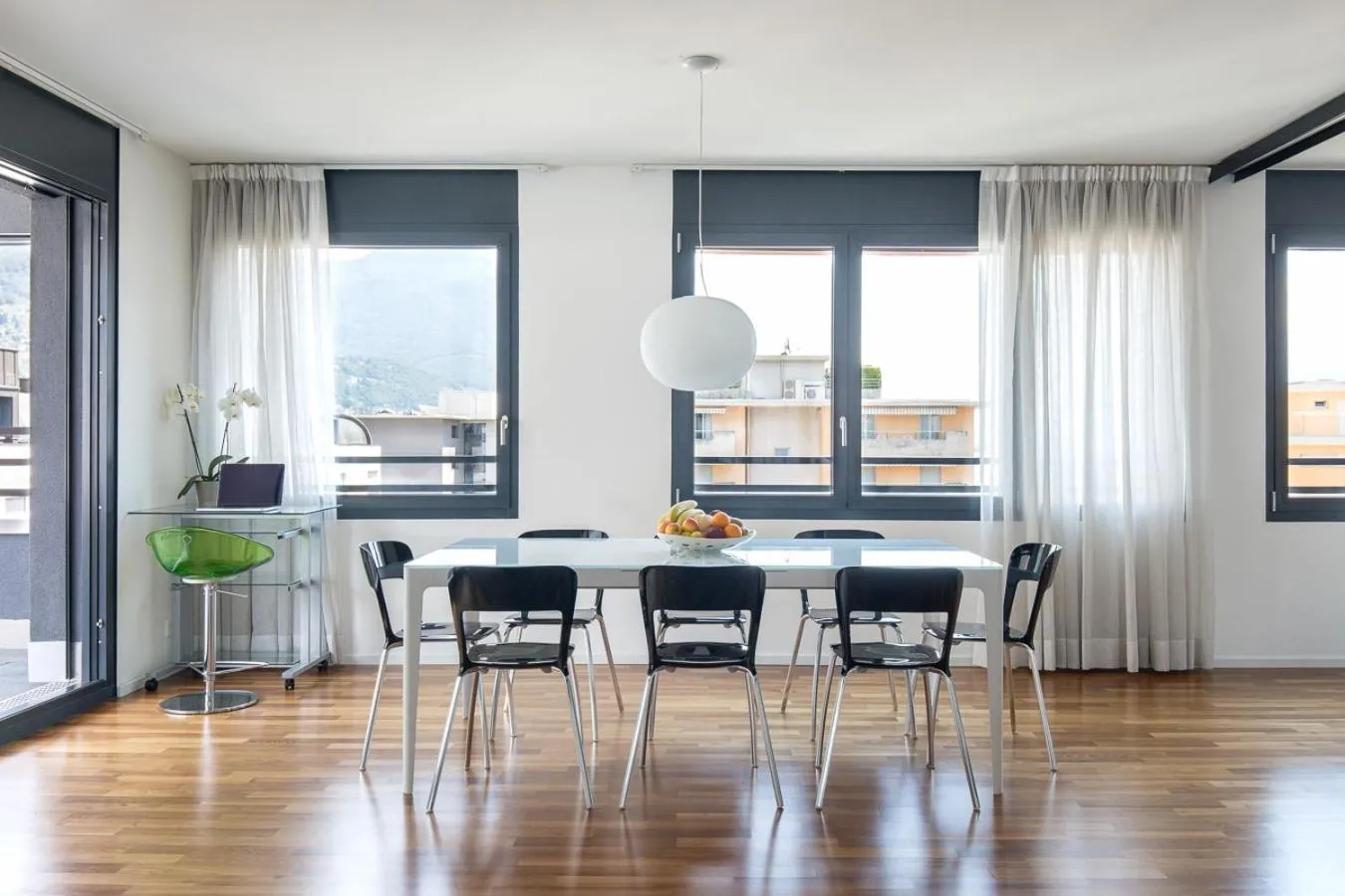 Dining area in ibis Locarno
