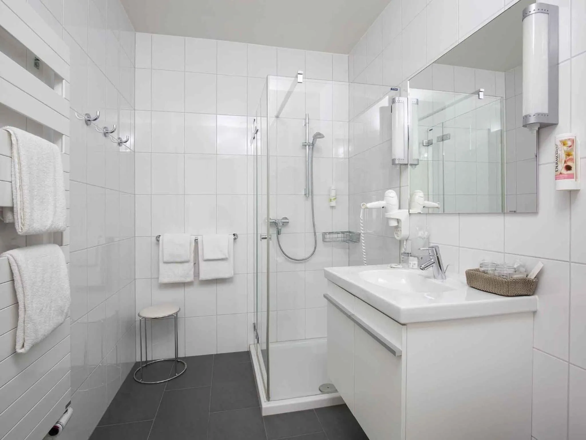 Bedroom in ibis Locarno