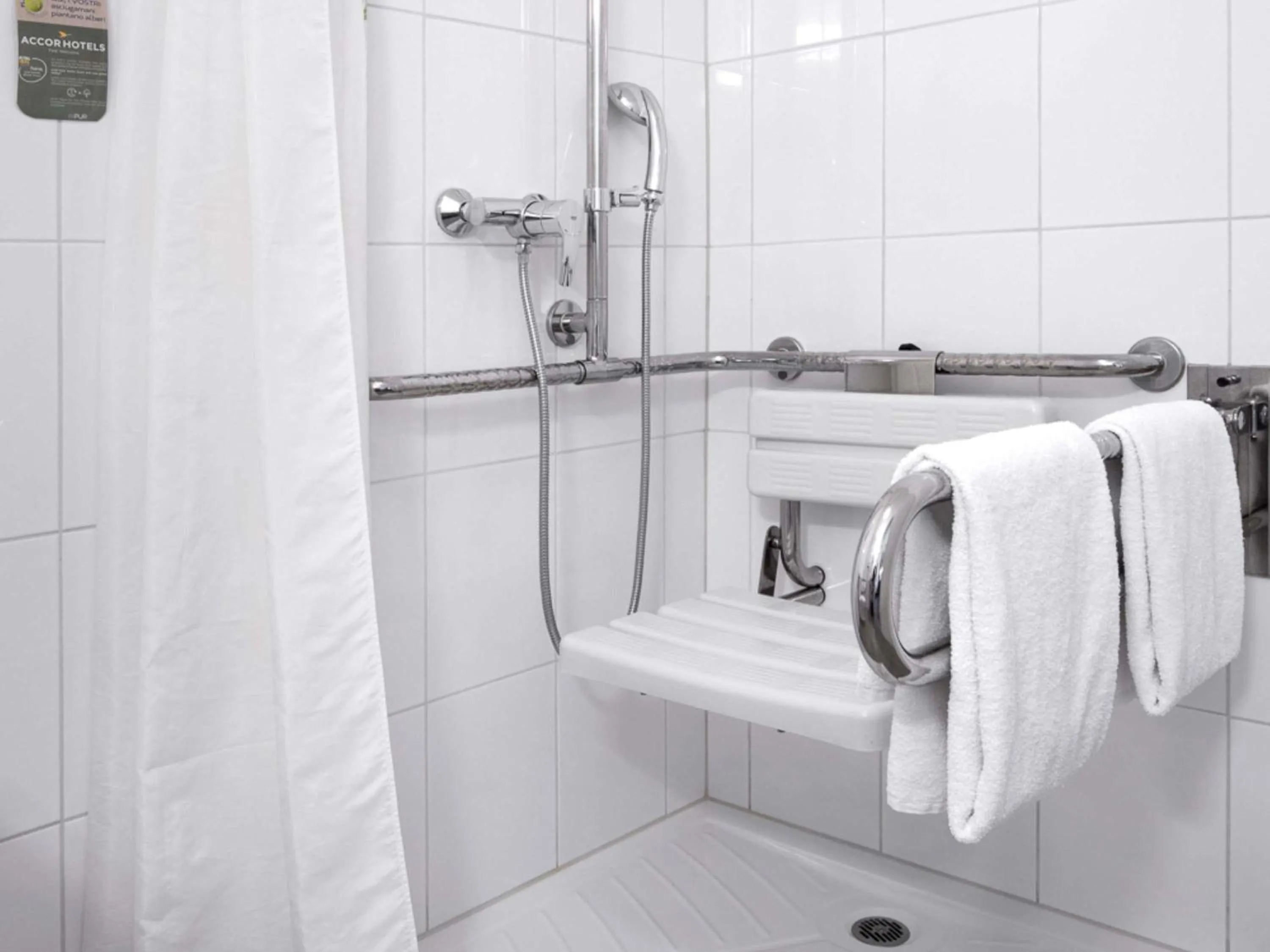 Bedroom in ibis Locarno