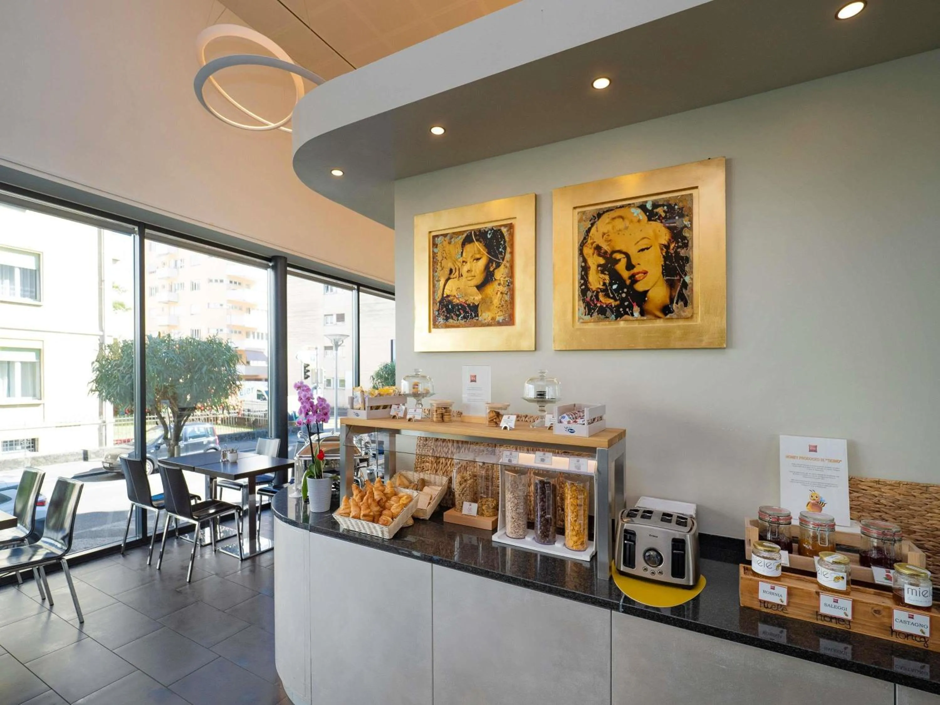 Breakfast in ibis Locarno