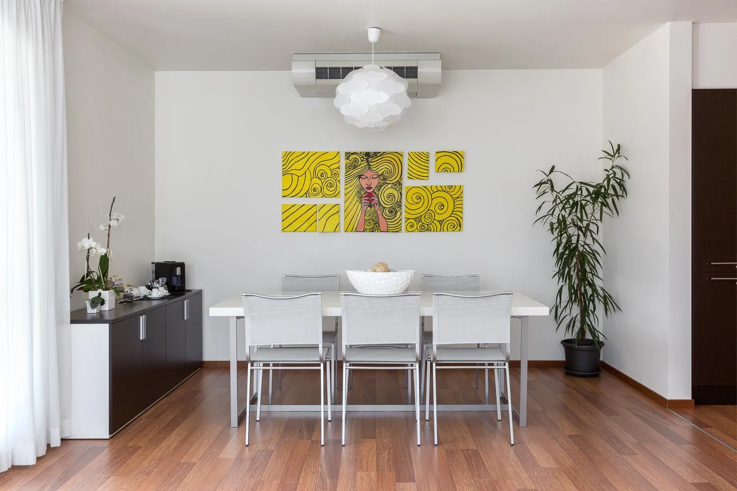 Dining area in ibis Locarno