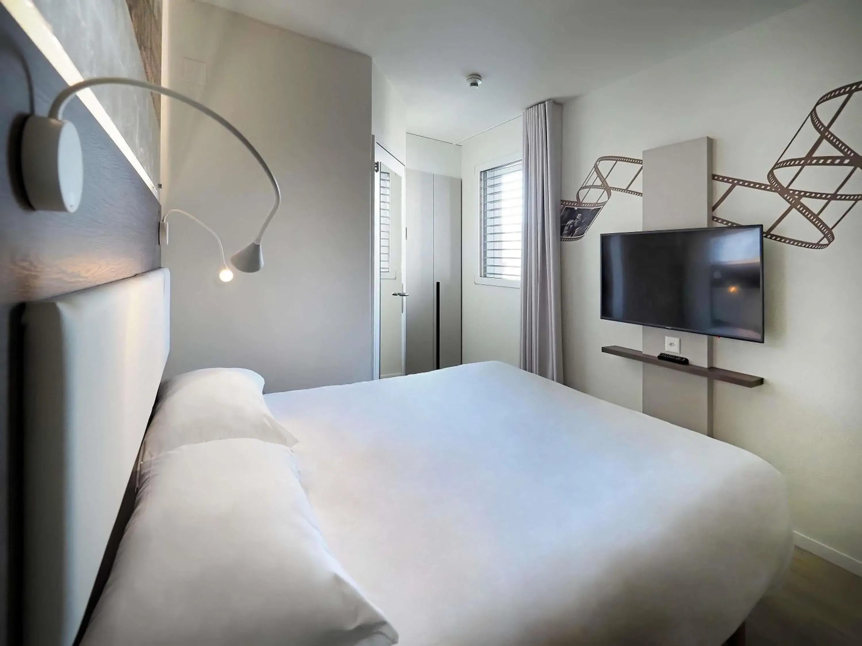 Bedroom, Bed in ibis Locarno Bedroom, Bed in ibis Locarno