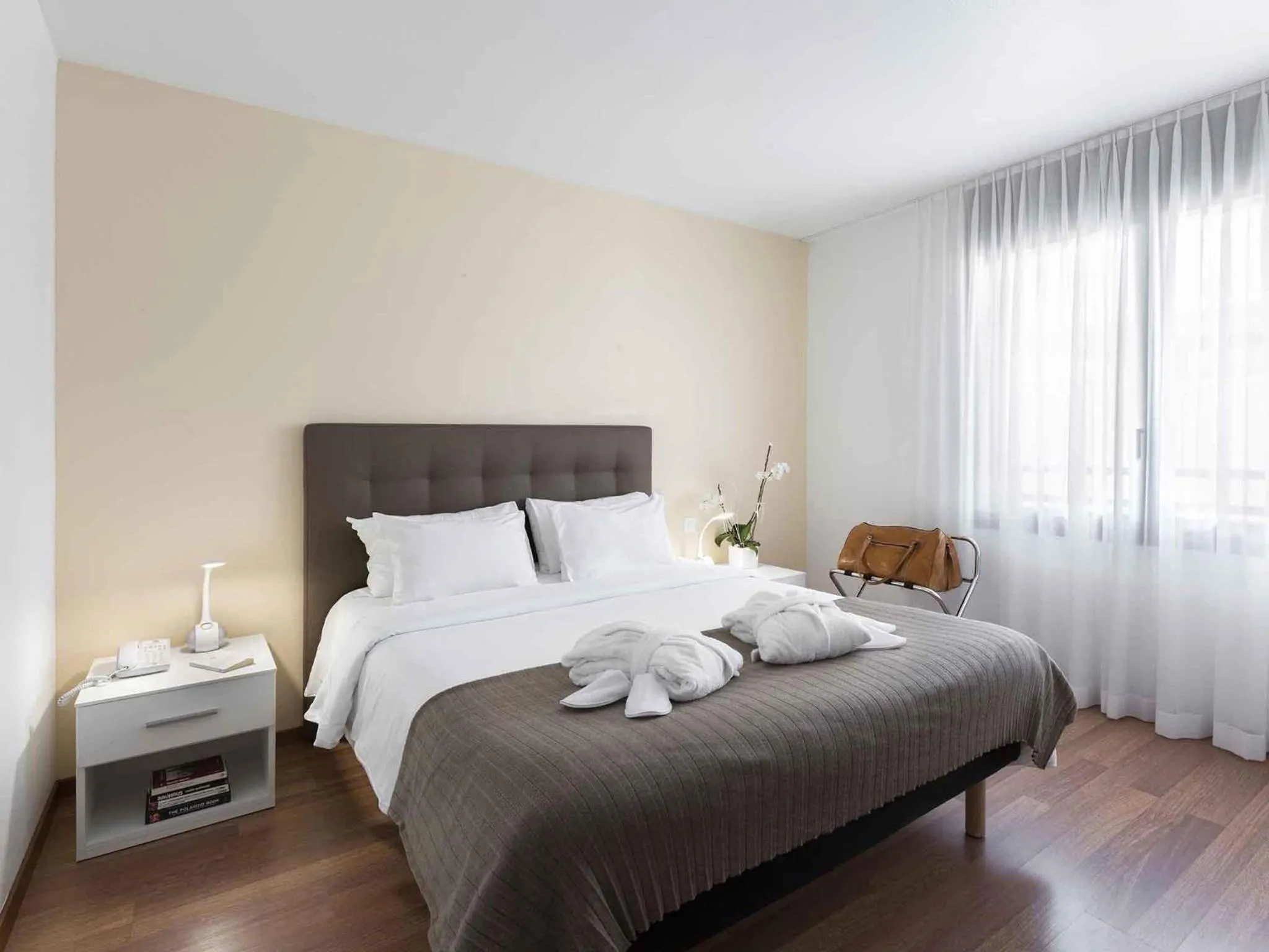 Bedroom, Bed in ibis Locarno