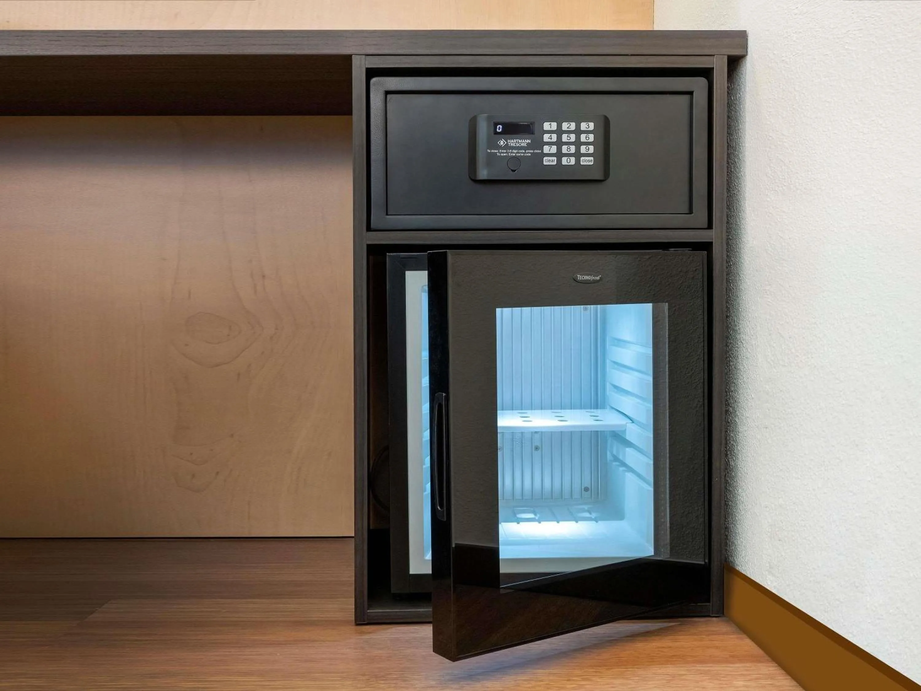 Bedroom in ibis Locarno