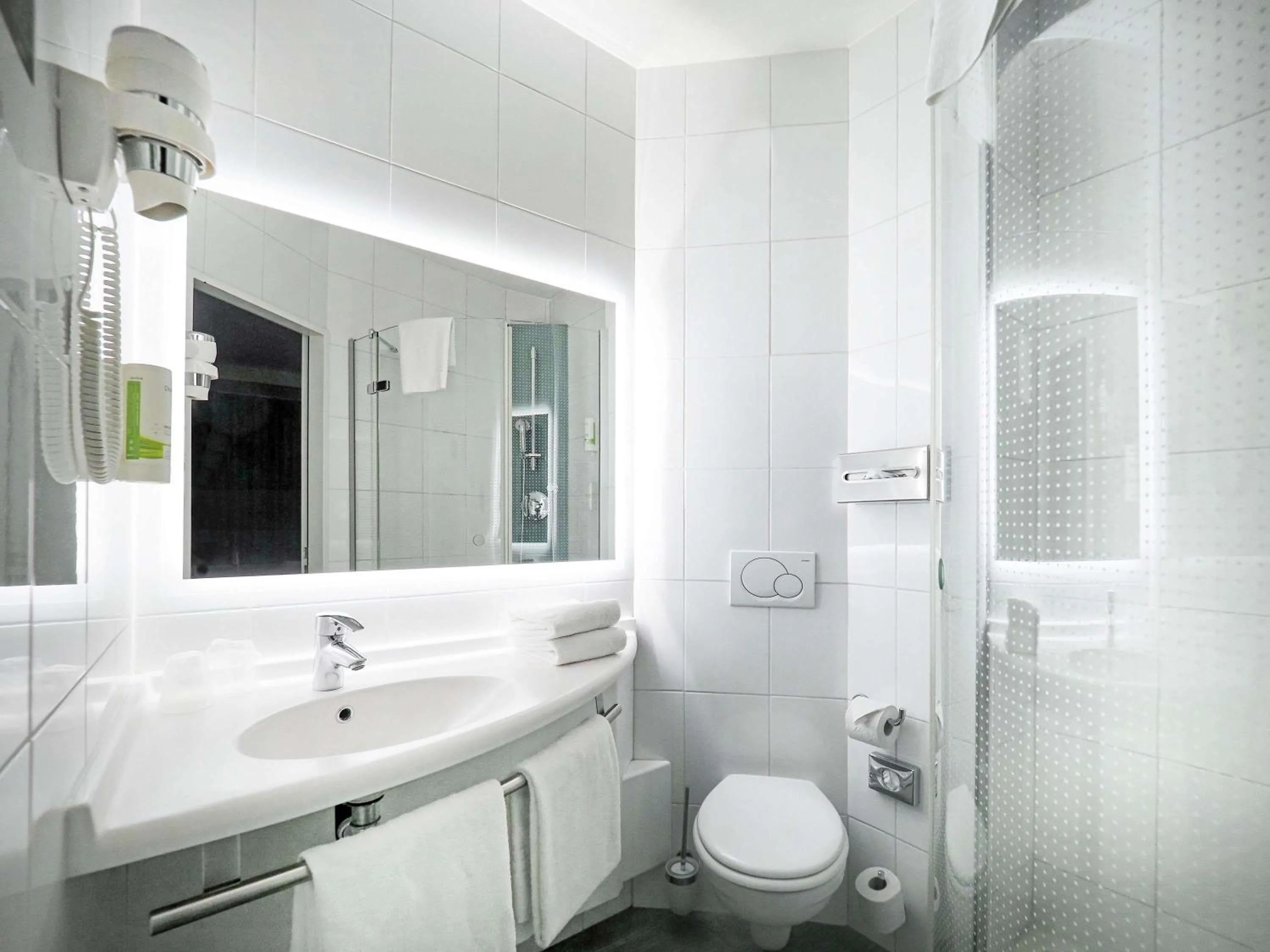 Bedroom in ibis Locarno