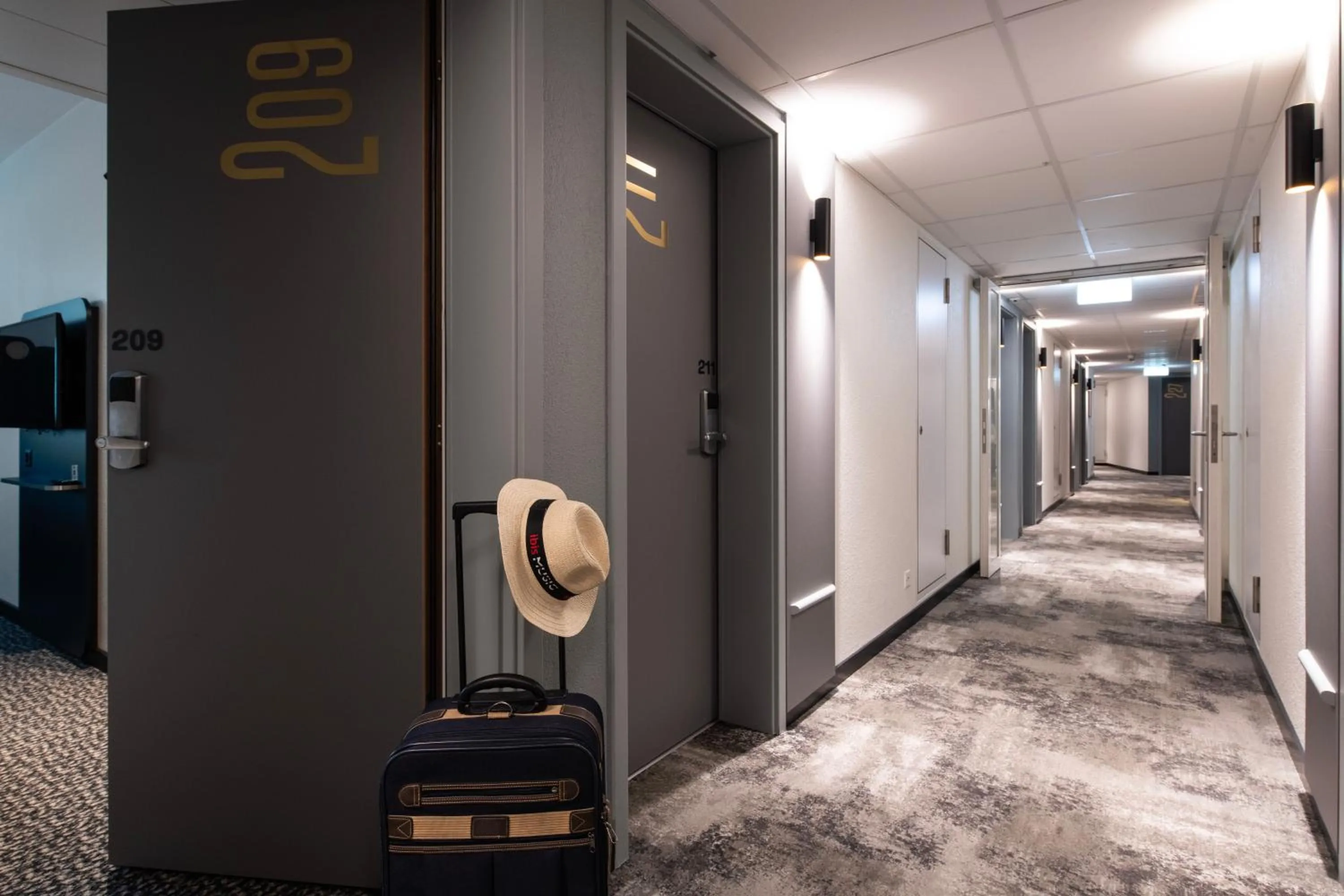 Bedroom in ibis Lausanne Centre