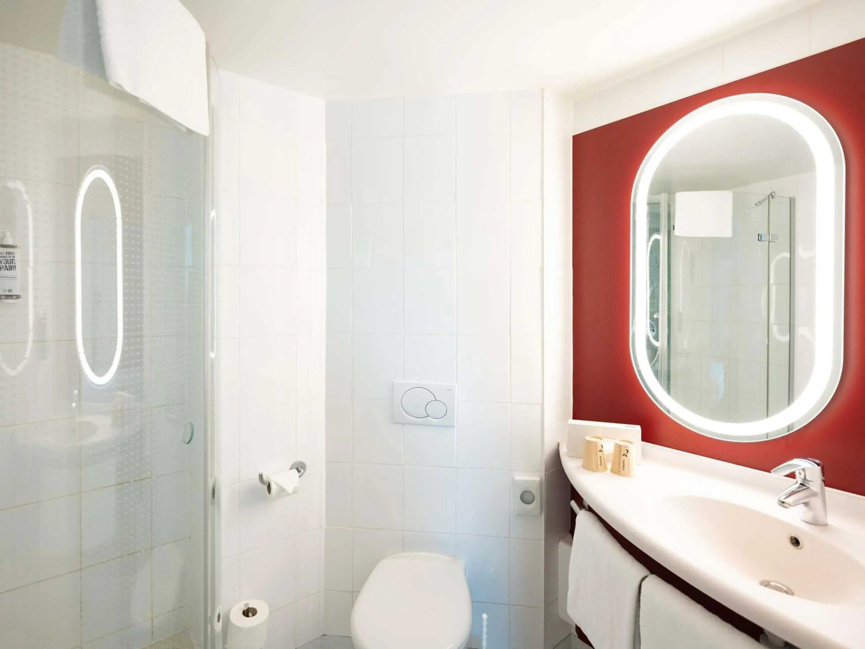 Bedroom in ibis Lausanne Centre Bedroom in ibis Lausanne Centre