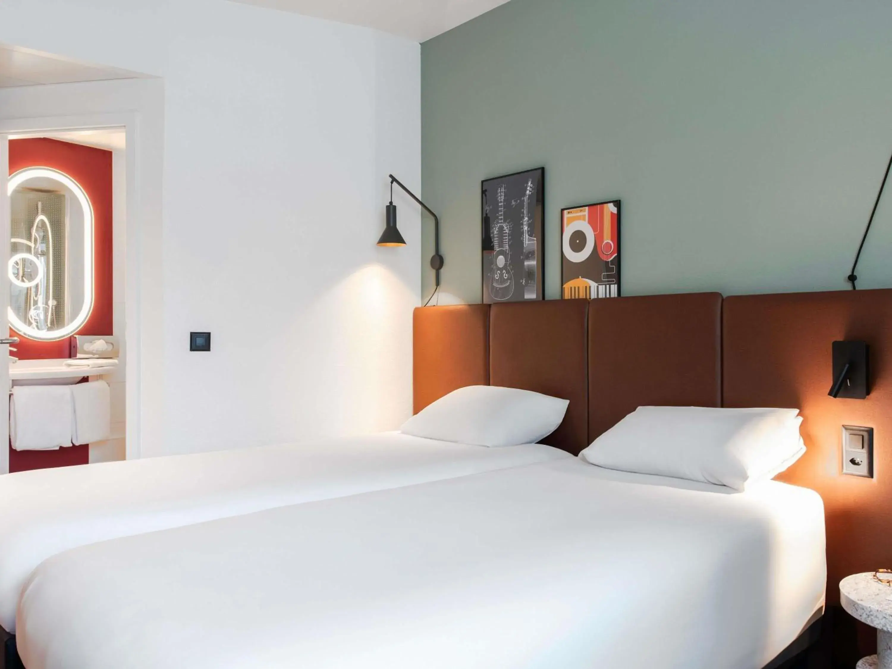 Bedroom, Bed in ibis Lausanne Centre Bedroom, Bed in ibis Lausanne Centre