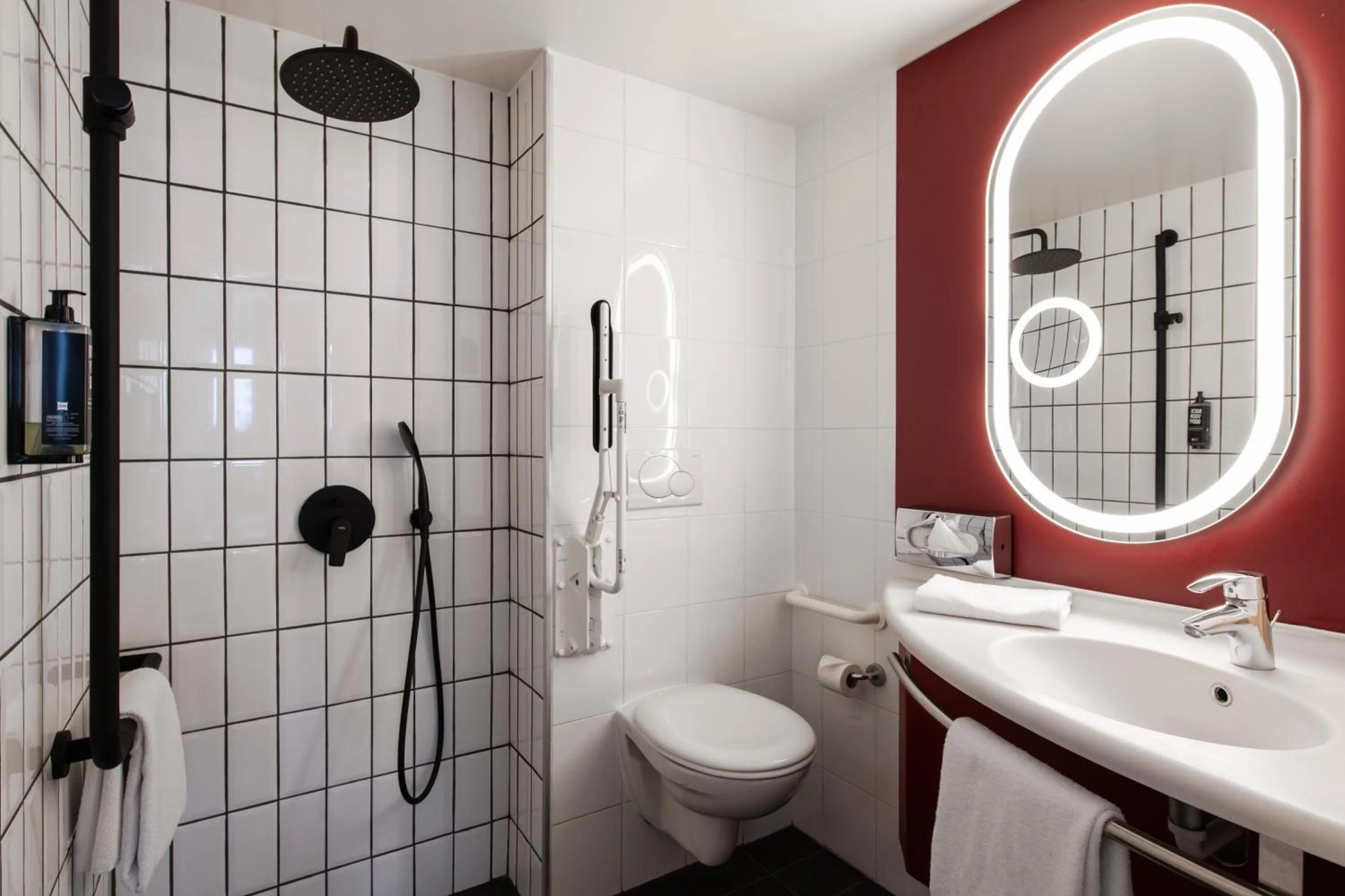 Bathroom in ibis Lausanne Centre