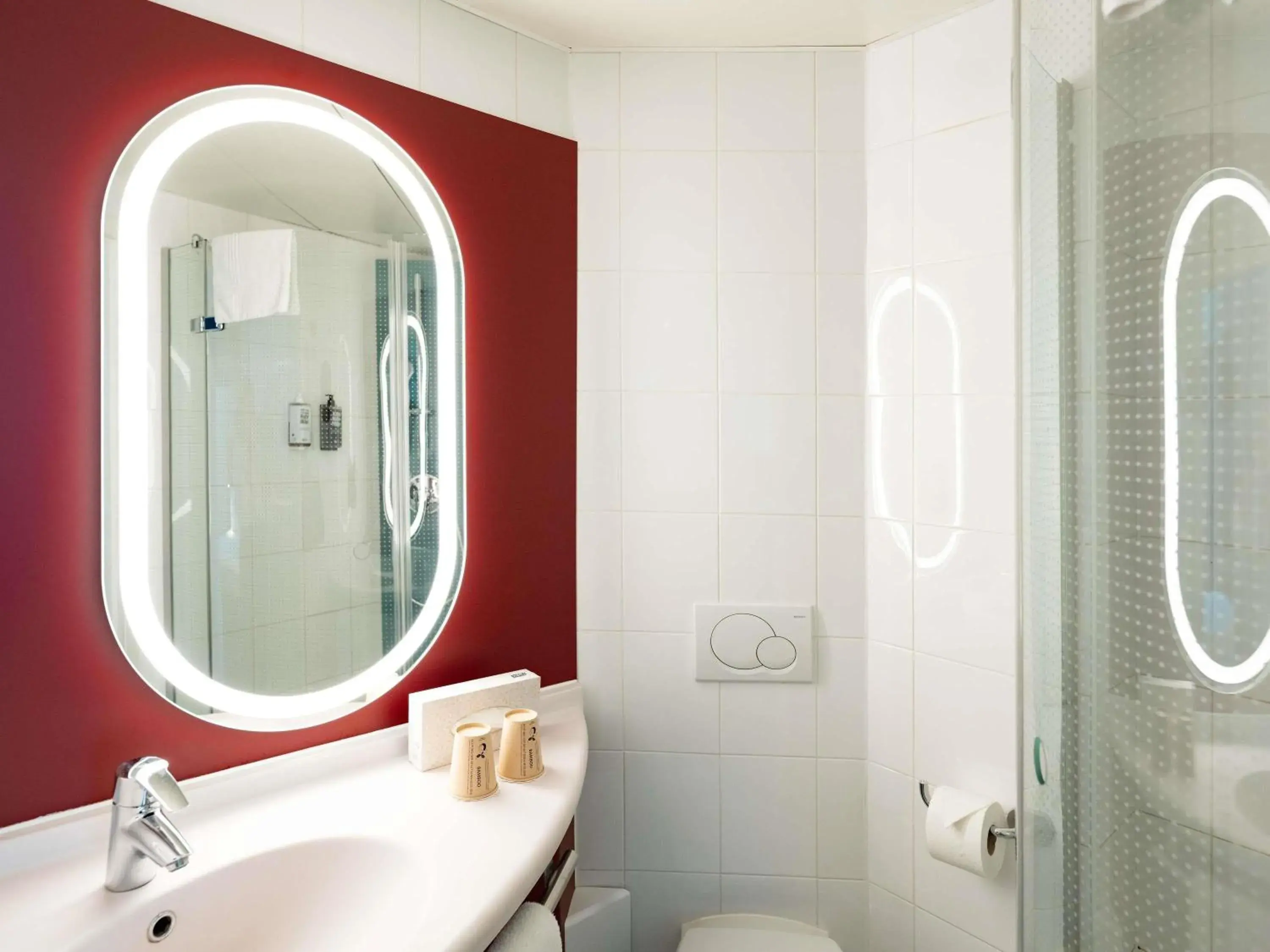 Bedroom in ibis Lausanne Centre Bedroom in ibis Lausanne Centre