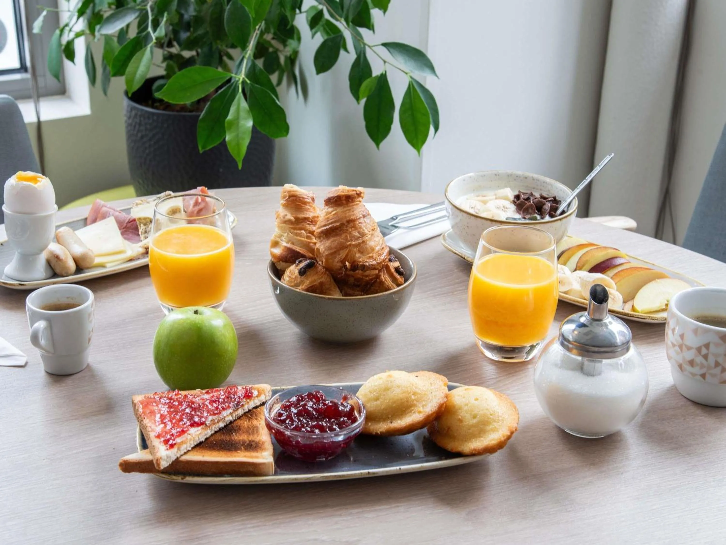 Breakfast in ibis Lausanne Centre