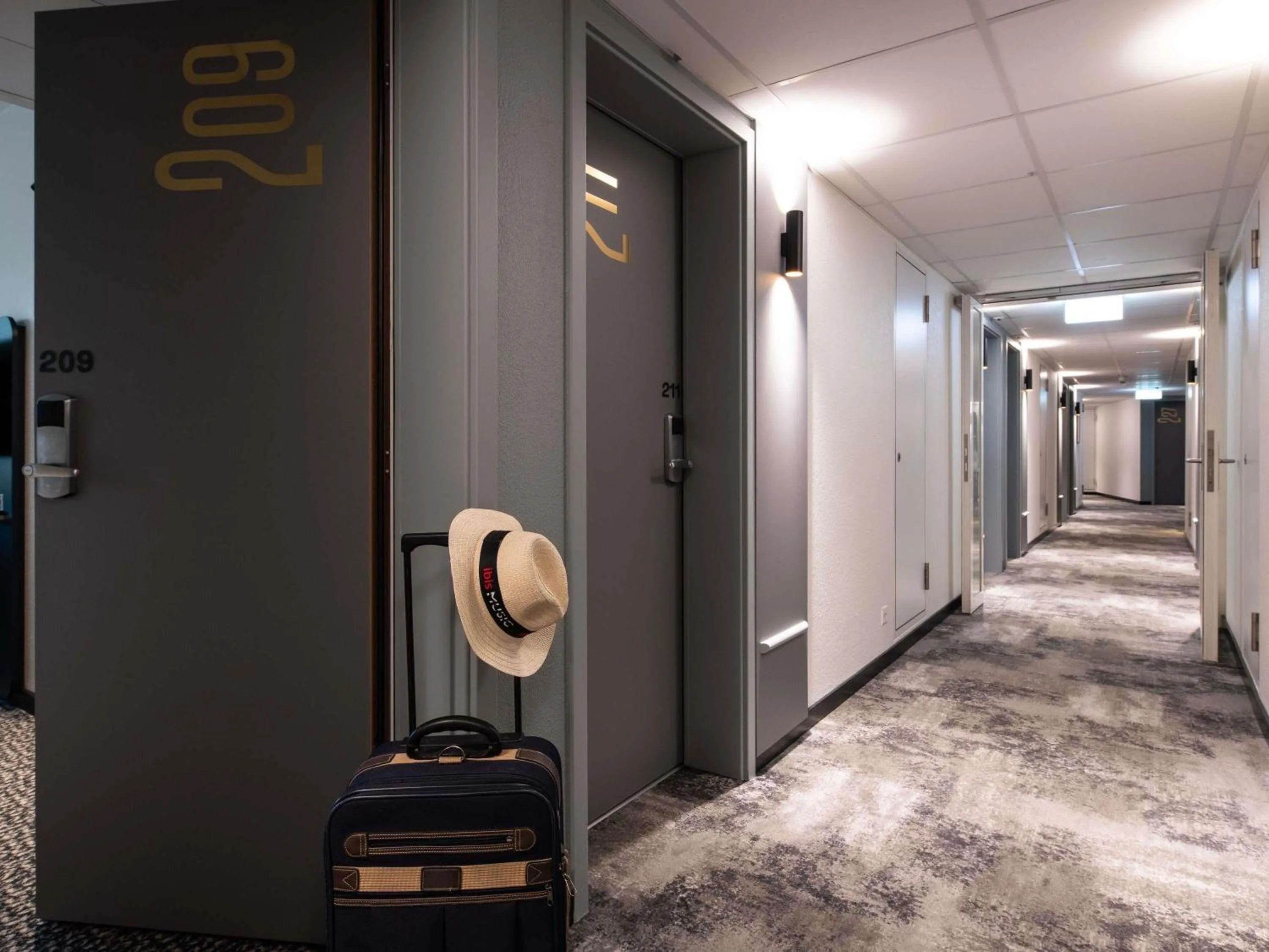 Bedroom in ibis Lausanne Centre