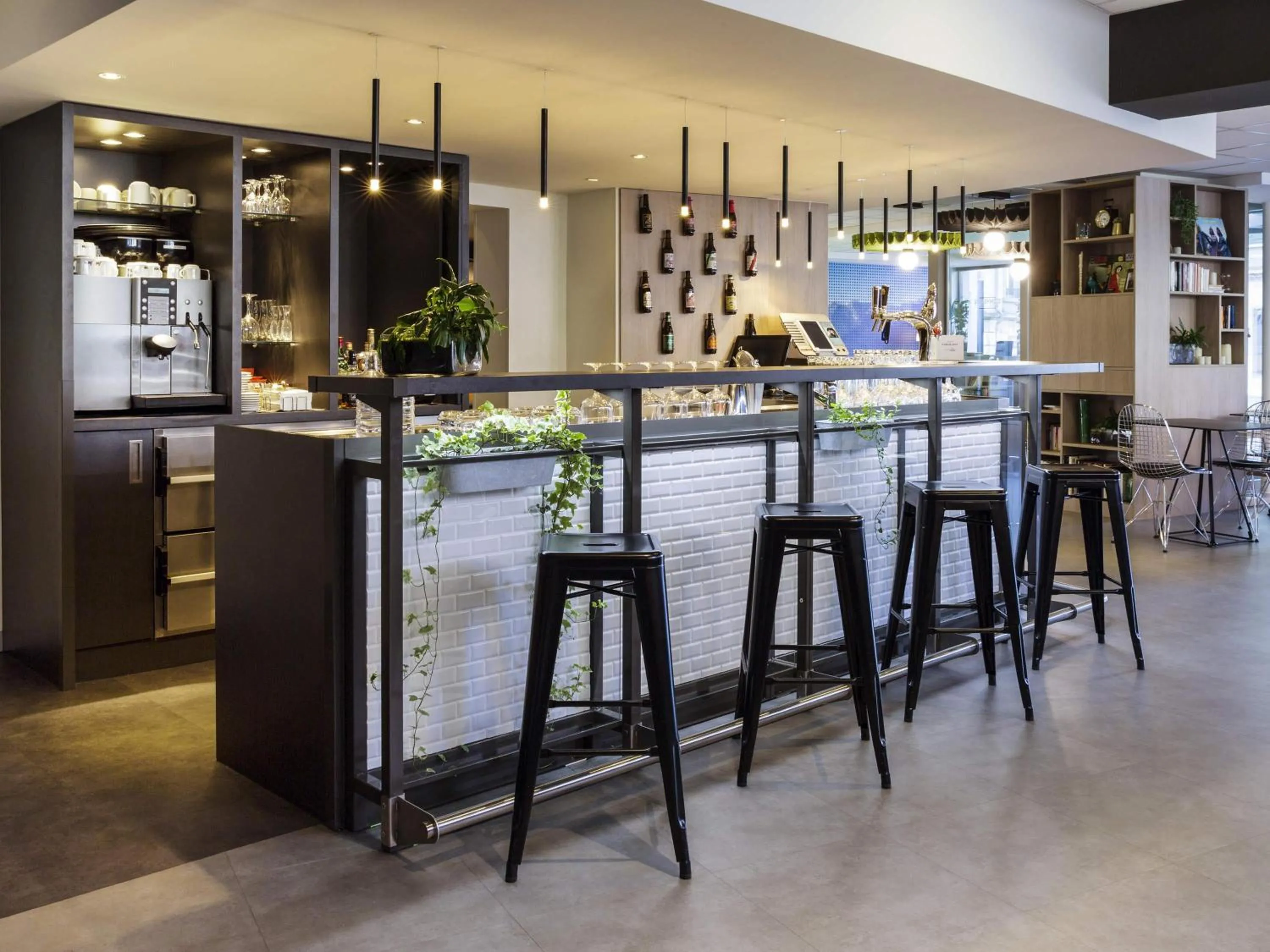 Lounge or bar in ibis Lausanne Centre