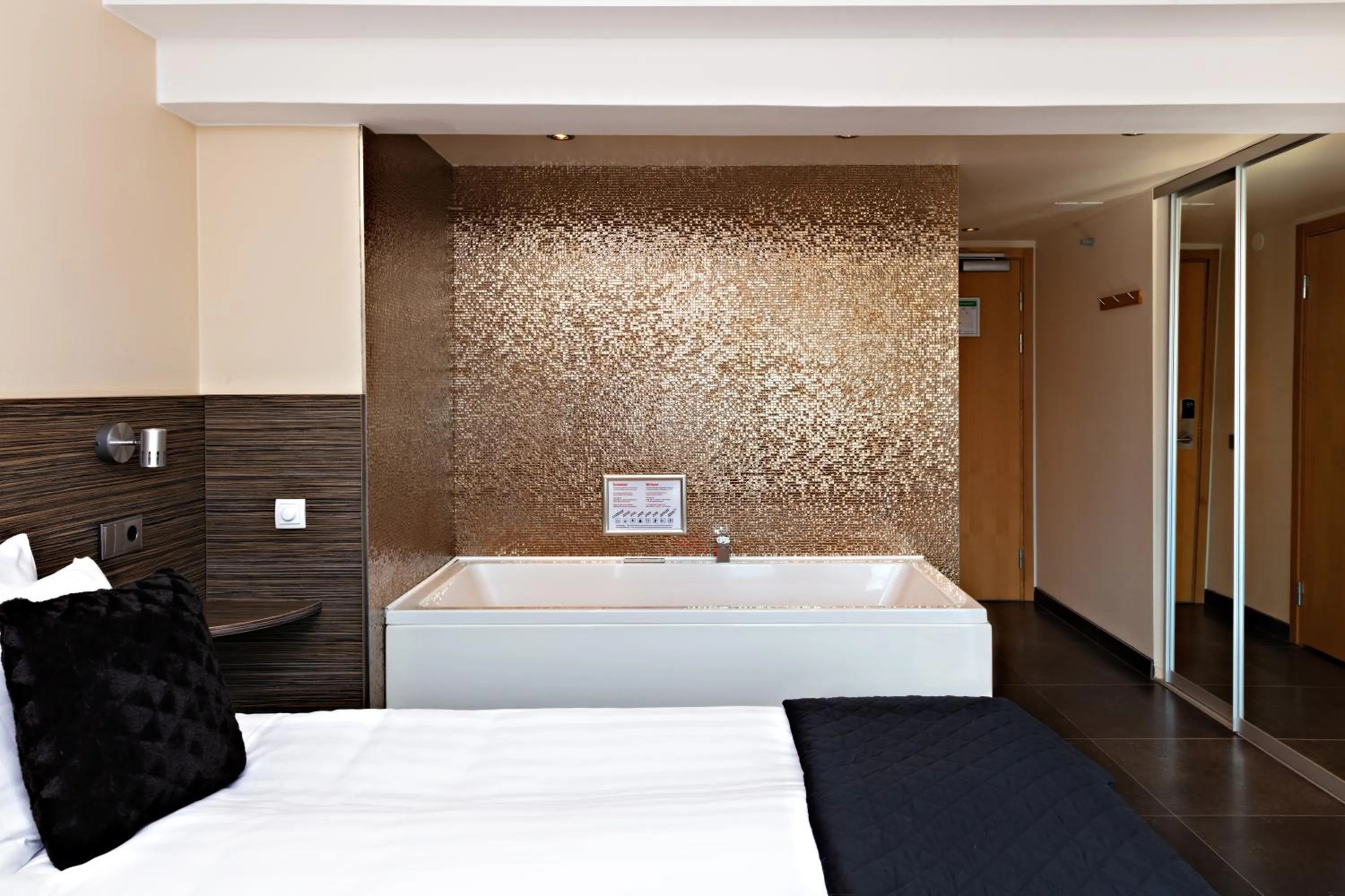 Photo of the whole room, Bed in Best Western Hotel Arena