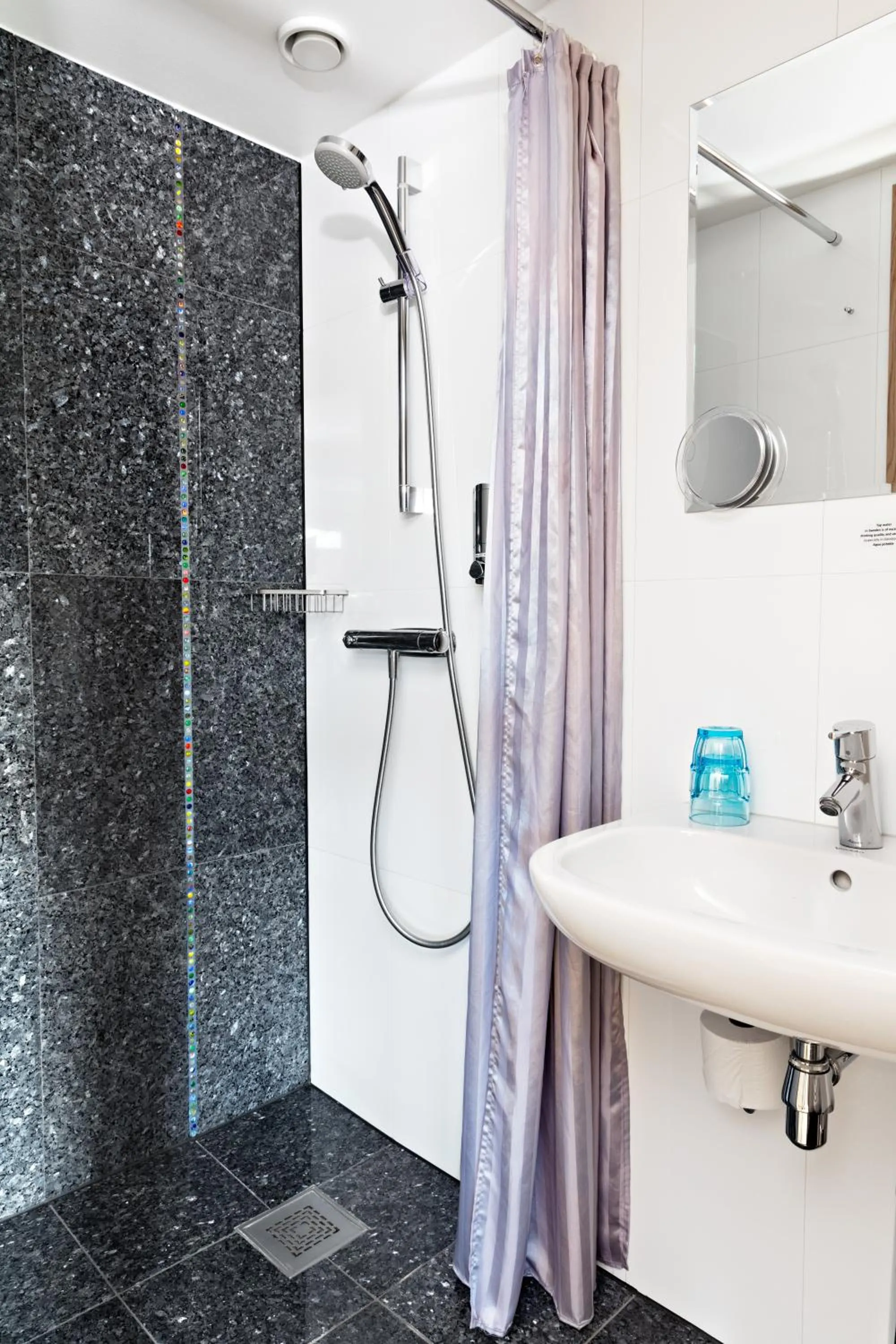 Shower in Best Western Hotel Arena