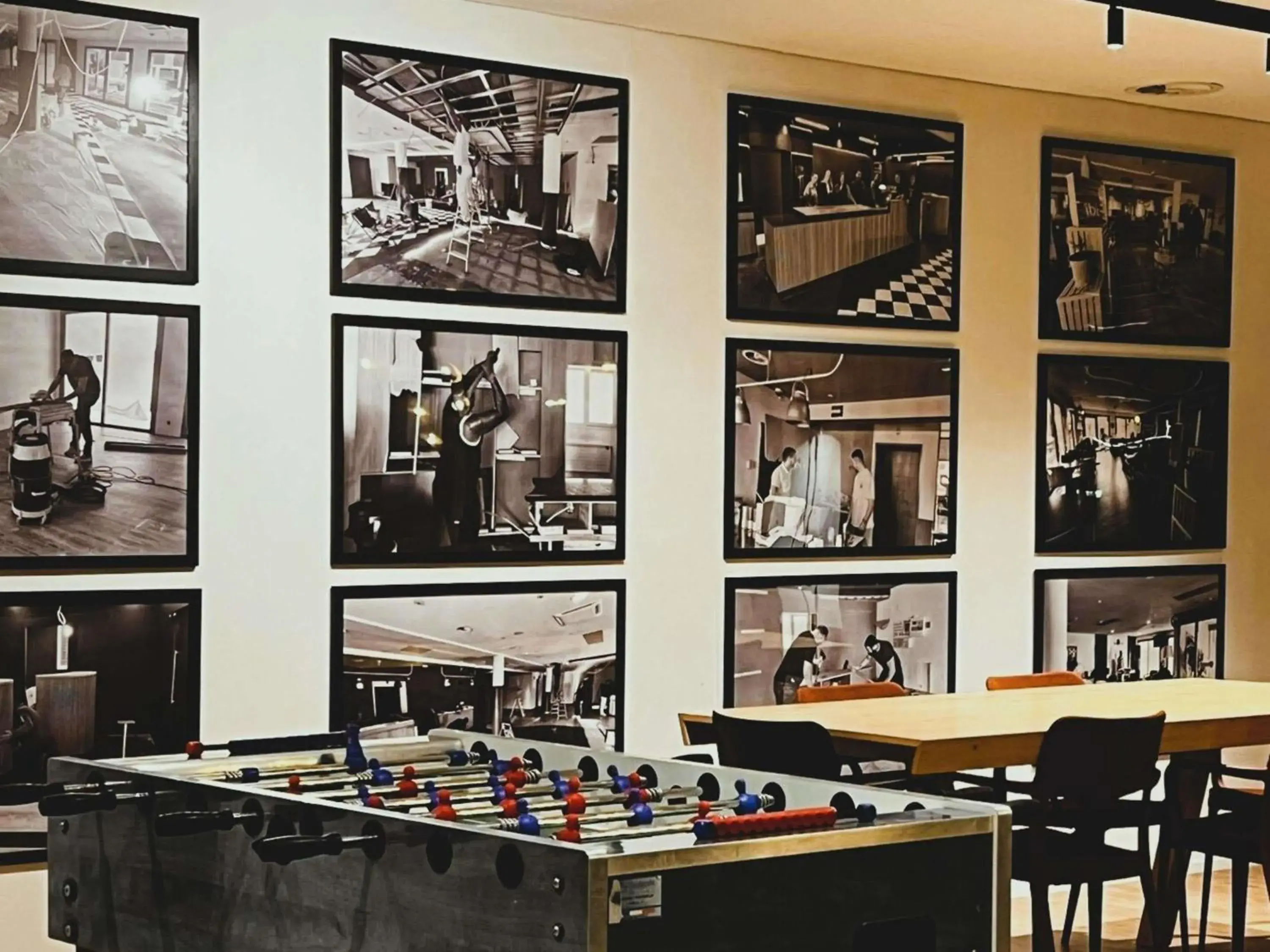 Lounge or bar in ibis Fribourg Lounge or bar in ibis Fribourg