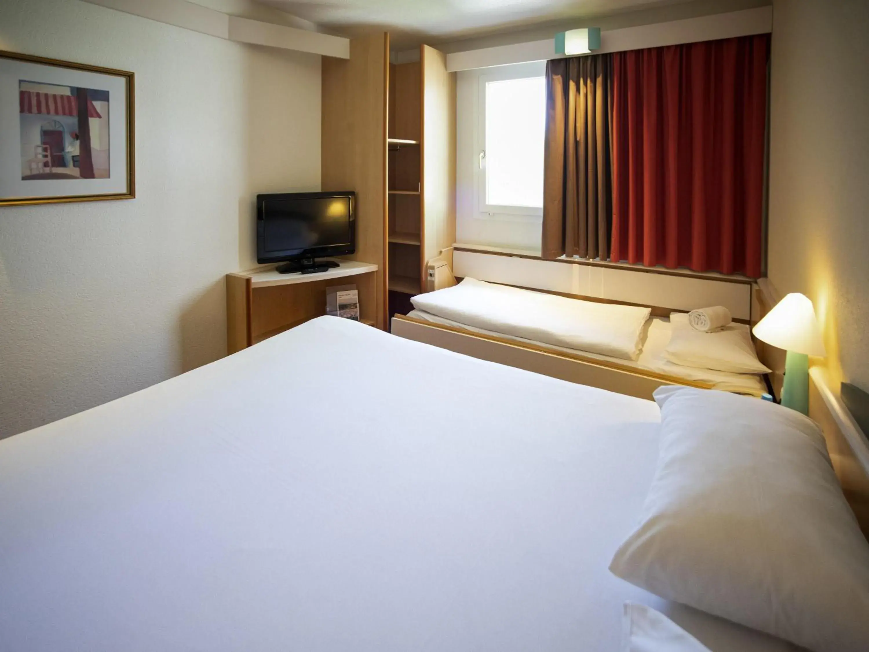 Property building, Bed in ibis Fribourg Property building, Bed in ibis Fribourg