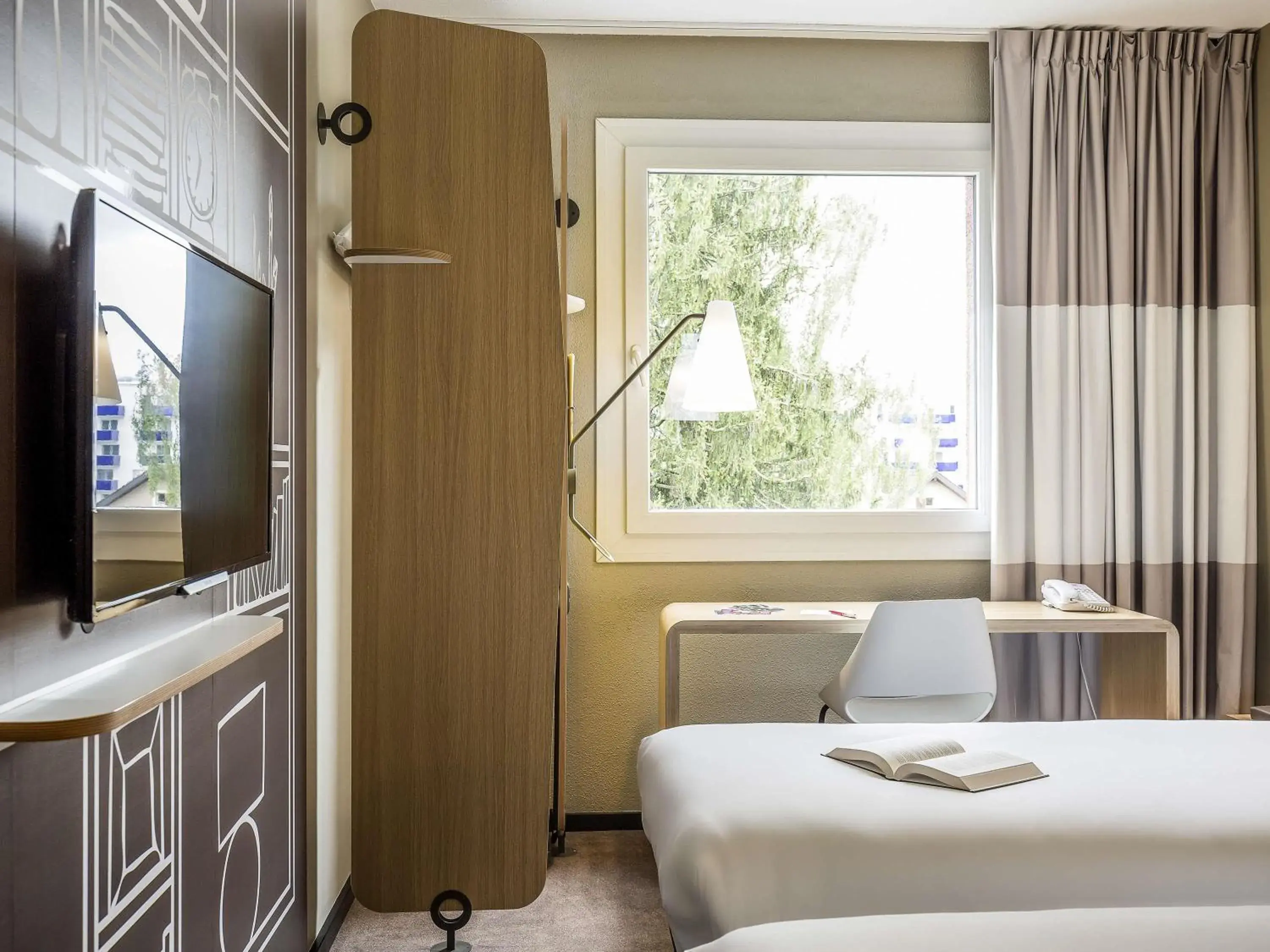 Bedroom, Bed in ibis Genève Aéroport Bedroom, Bed in ibis Genève Aéroport