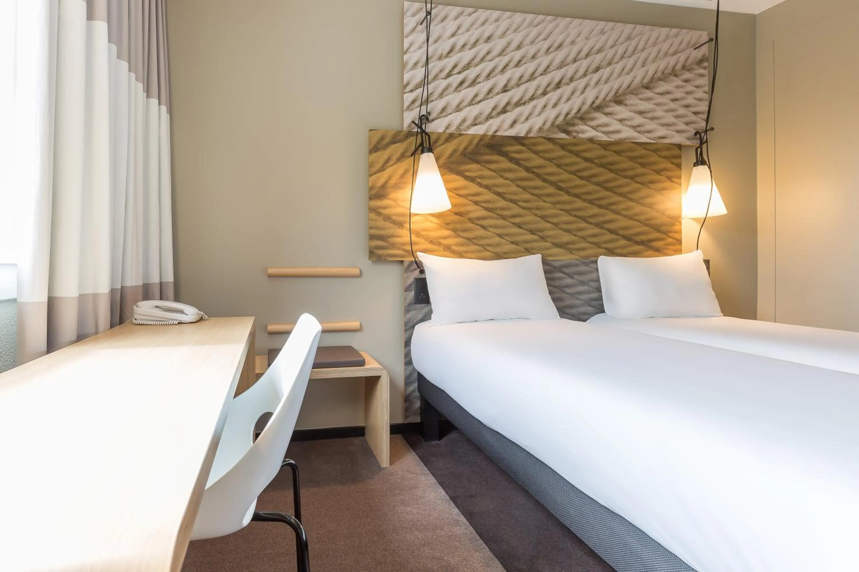 Bed in ibis Genève Aéroport