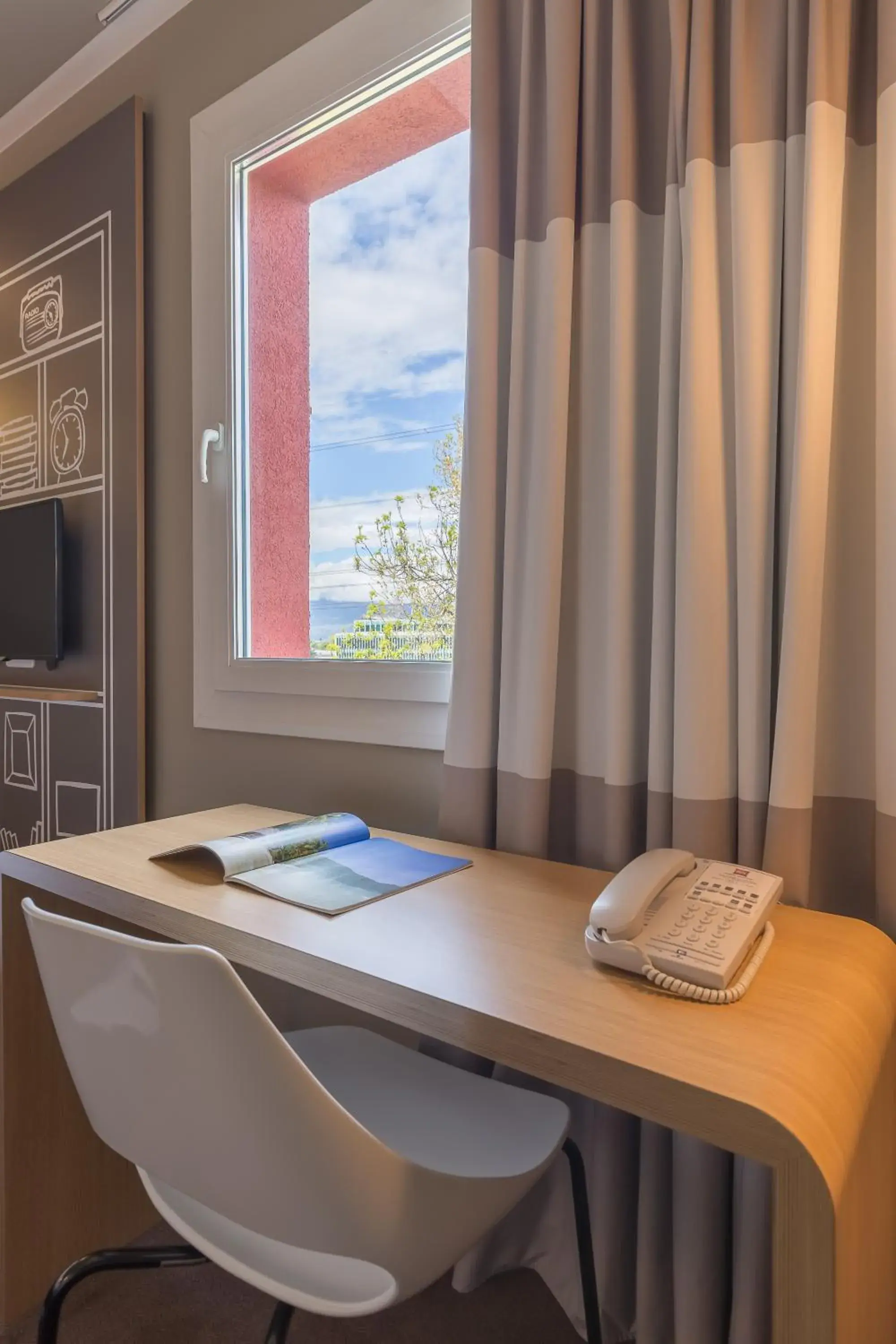 Bedroom in ibis Genève Aéroport Bedroom in ibis Genève Aéroport