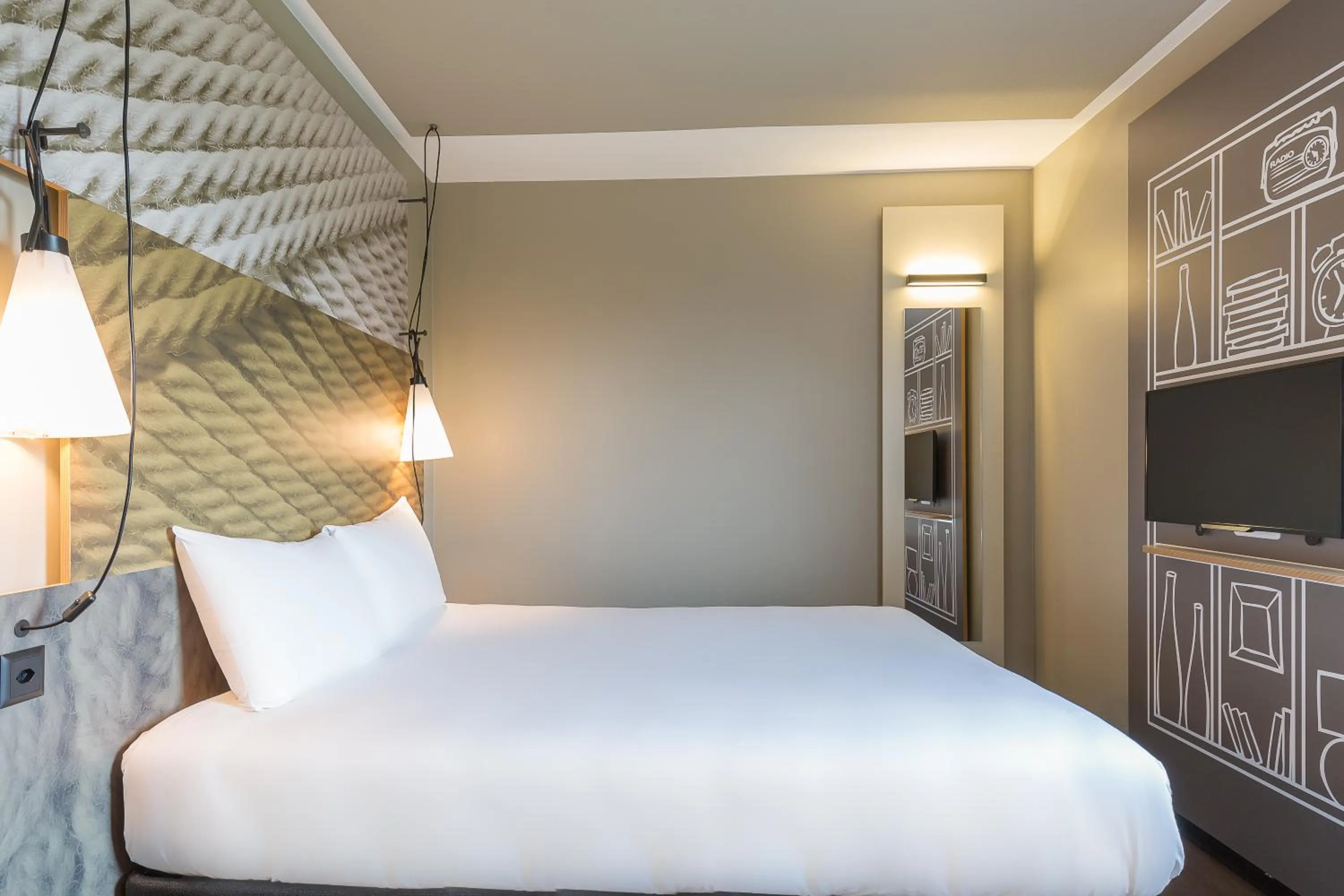 Bed in ibis Genève Aéroport